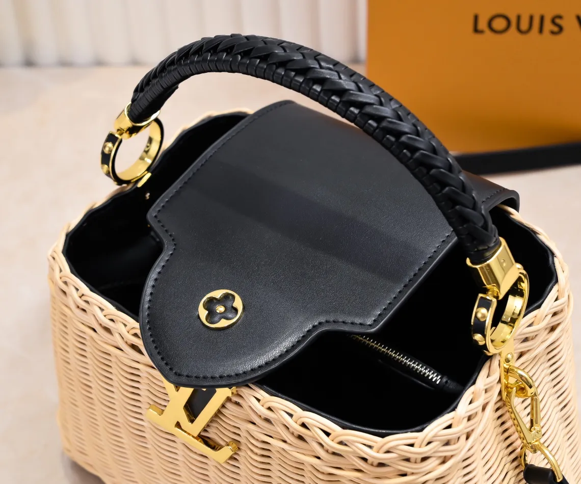 Upgraded version P680 M11616 This CapucinesBB handbag has a unique rattan woven structure, paying tribute to the Louis Vuitton picnic box design that came out in 1892. The cow leather shapes the top handle and flap, the LV letters reveal a metallic texture, and the detachable and adjustable leather shoulder strap makes it easy to carry on the shoulder. The gift box packaging provided with this product may be reasonably adjusted depending on the stock situation, and may be different from the packaging style displayed on this product page. Please refer to the actual gift box packaging style received for details. Size:27×17.3×9cm