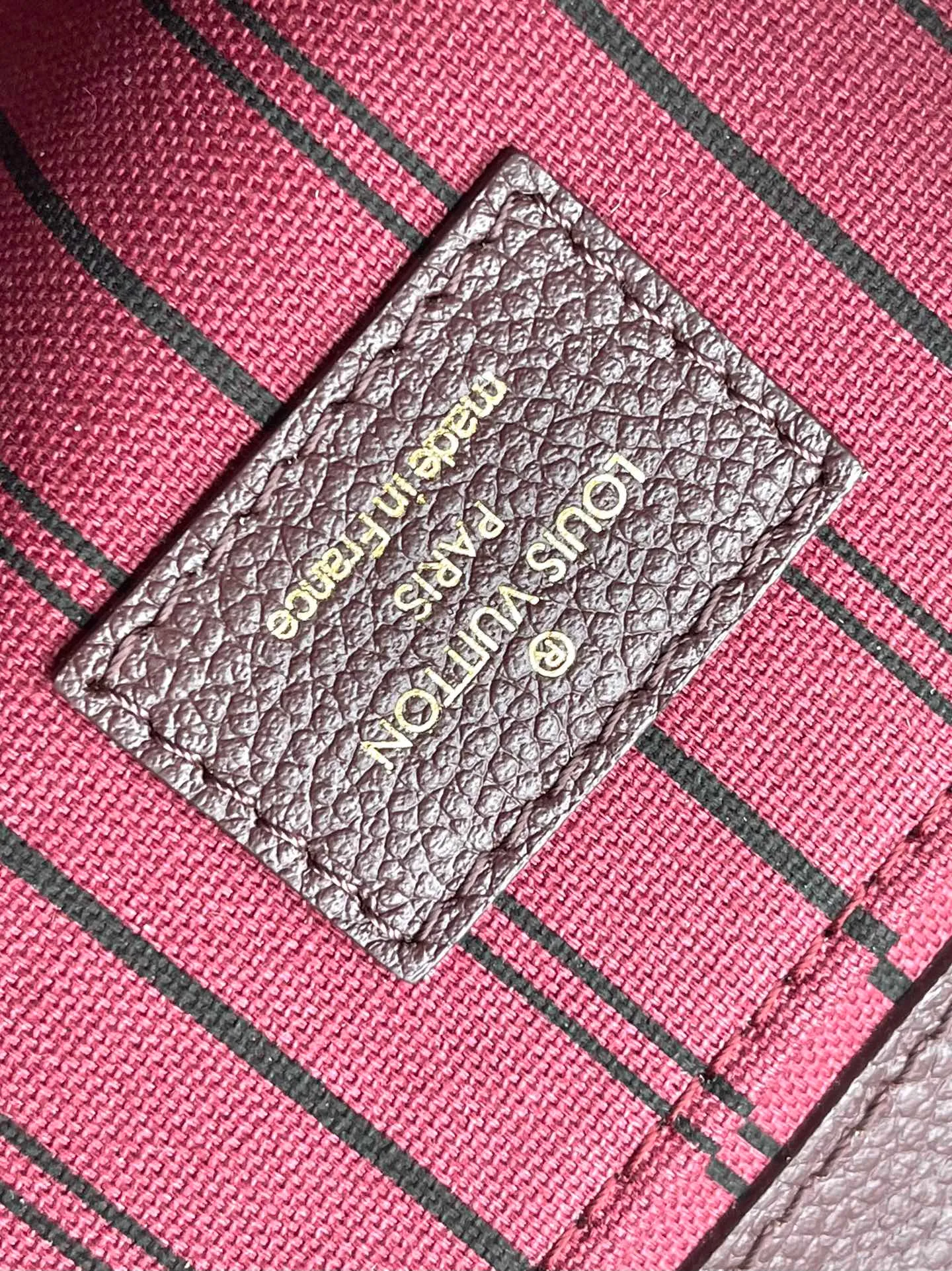 💰1040 (top layer leather) top original order M46613 supports counter inspection. The photos taken of duty-free goods are consistent with the product without opening the packaging. This product is an exclusive duty-free product in the market and is the highest-end product. Inspection is supported. This product has passed strict inspection and is flawless. Please wear gloves when touching the product. This product is not returnable or exchangeable. Please confirm the product first and then remove the label on the handle. This product is temporarily not open to the public, only for regular customers, and is in short supply. Dimensions: 25 x 19 x 7 cm