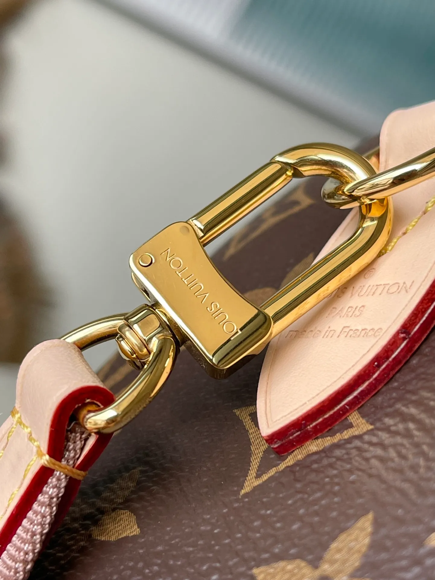 💰800 Top original order M46222 beige. Support counter inspection. Photos taken of duty-free goods are consistent with the product and unpacked. This product is an exclusive duty-free product in the market and is the highest-end product. Inspection is supported. This product has passed strict inspection and is flawless. Please wear gloves when touching the product. This product is not returnable or exchangeable. Please confirm the product first and then remove the label on the handle. This product is temporarily not open to the public, only regular customers, and is in short supply. Dimensions: 20.5 x 13.5 x 12 cm