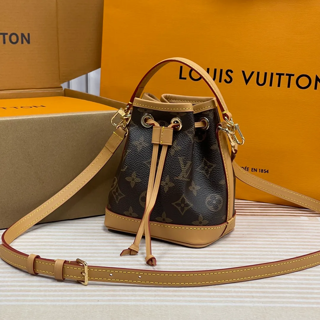 [Upgraded version] P560🐶Upgraded version*High quality❣️With full packaging M81266🐶NANO NOÉ handbag This Nano Noé handbag condenses the classic configuration of the 1932 Noé handbag, using Monogram canvas and cowhide leather trim to combine traditional design and contemporary functionality. Plenty of space to hold keys, card holders, mobile phones and other travel essentials, and the detachable handle and detachable and adjustable shoulder strap allow for a variety of carrying methods. Dimensions: 13 x 16 x 10 cm