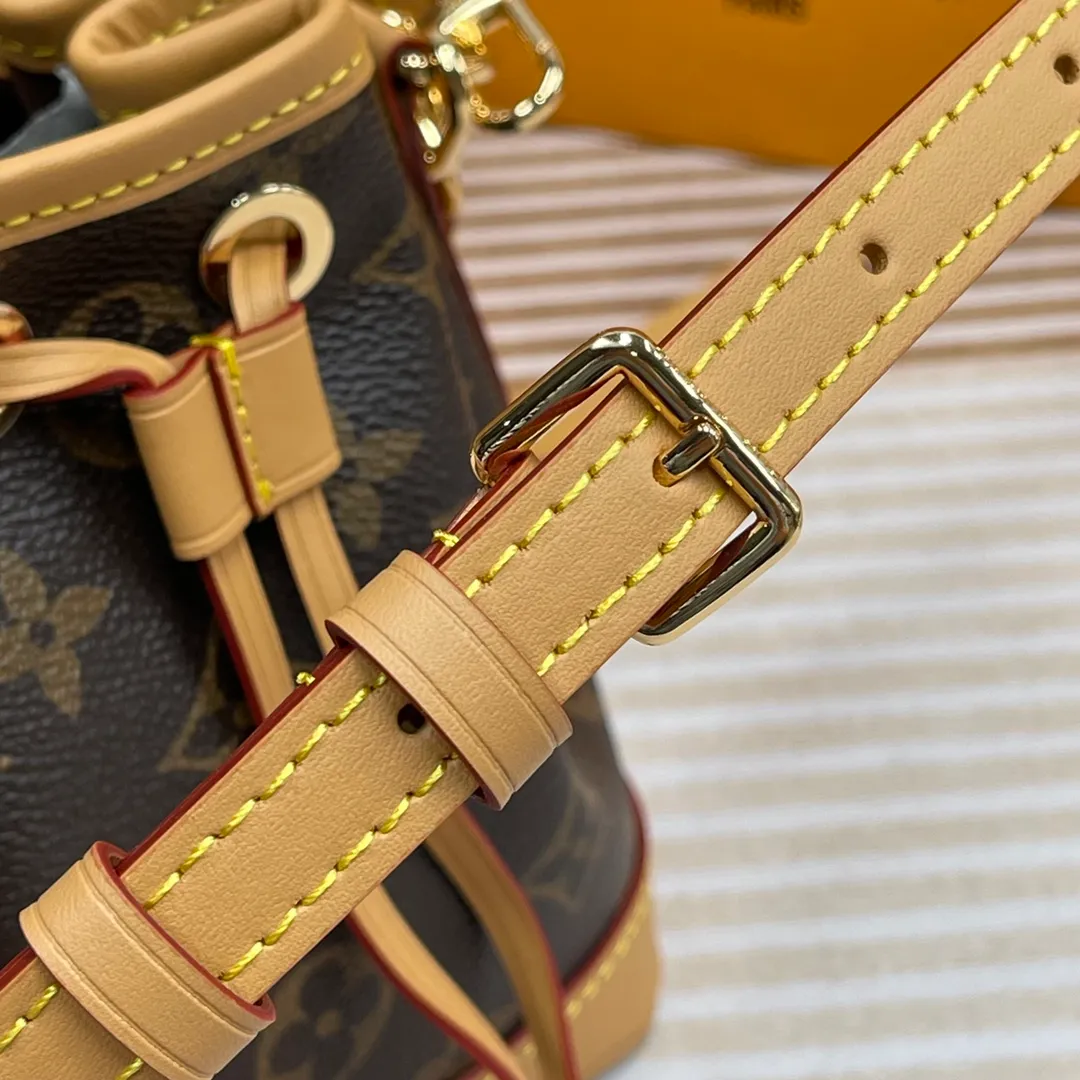 [Upgraded version] P560🐶Upgraded version*High quality❣️With full packaging M81266🐶NANO NOÉ handbag This Nano Noé handbag condenses the classic configuration of the 1932 Noé handbag, using Monogram canvas and cowhide leather trim to combine traditional design and contemporary functionality. Plenty of space to hold keys, card holders, mobile phones and other travel essentials, and the detachable handle and detachable and adjustable shoulder strap allow for a variety of carrying methods. Dimensions: 13 x 16 x 10 cm