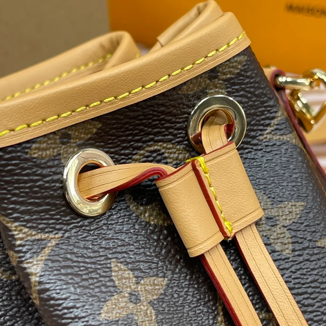 [Upgraded version] P560🐶Upgraded version*High quality❣️With full packaging M81266🐶NANO NOÉ handbag This Nano Noé handbag condenses the classic configuration of the 1932 Noé handbag, using Monogram canvas and cowhide leather trim to combine traditional design and contemporary functionality. Plenty of space to hold keys, card holders, mobile phones and other travel essentials, and the detachable handle and detachable and adjustable shoulder strap allow for a variety of carrying methods. Dimensions: 13 x 16 x 10 cm