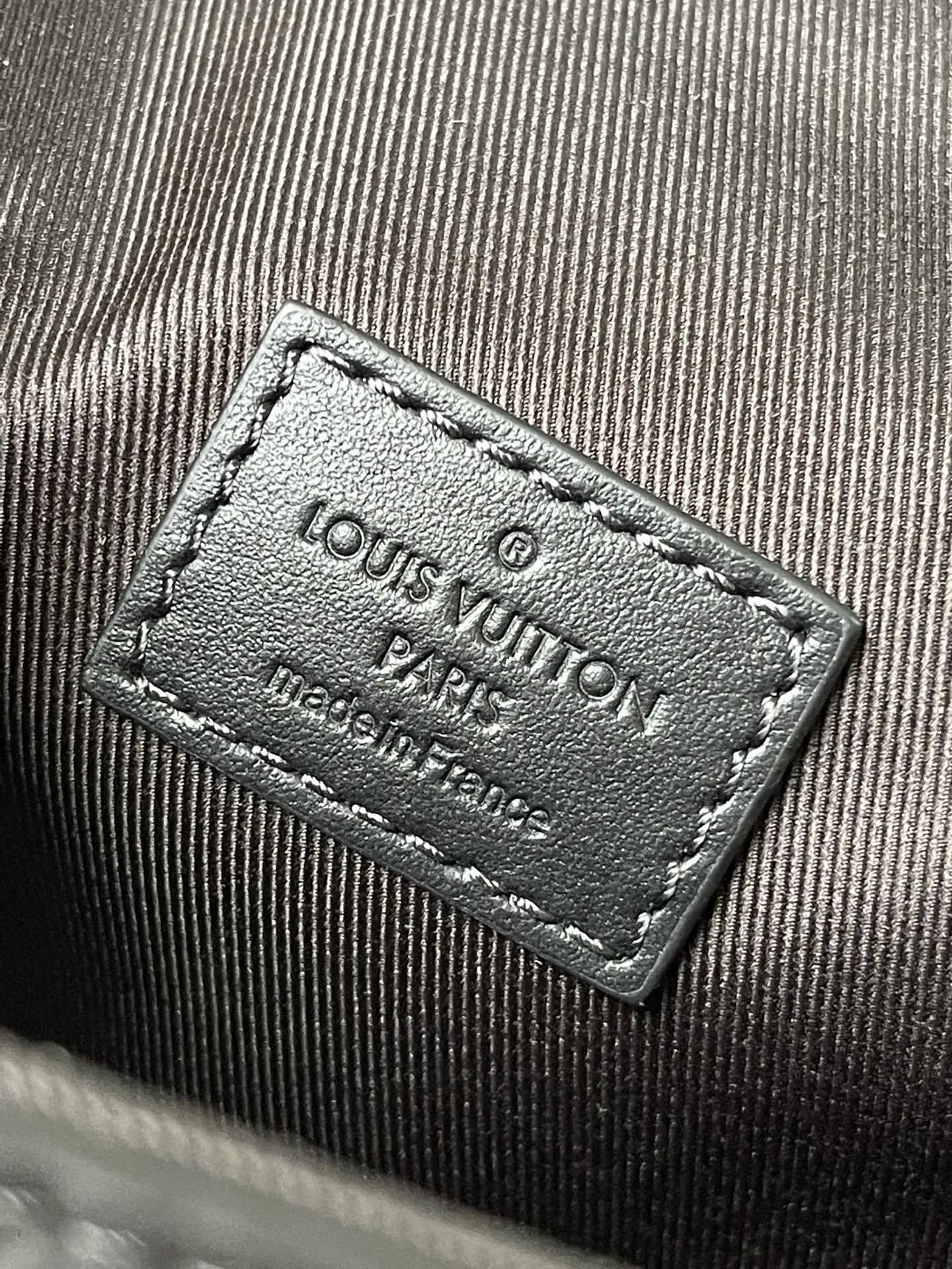 💰880 (top layer leather) top original order M81746, support counter inspection, duty-free goods photos taken are consistent with the product without unpacking. This product is an exclusive duty-free product in the market and is the highest-end product. Inspection is supported. This product has passed strict inspection and is flawless. Please wear gloves when touching the product. This product is not returnable or exchangeable. Please confirm the product first and then remove the label on the handle. This product is temporarily not open to the public, only regular customers, and is in short supply. Dimensions: 18 x 11 x 6.5 cm