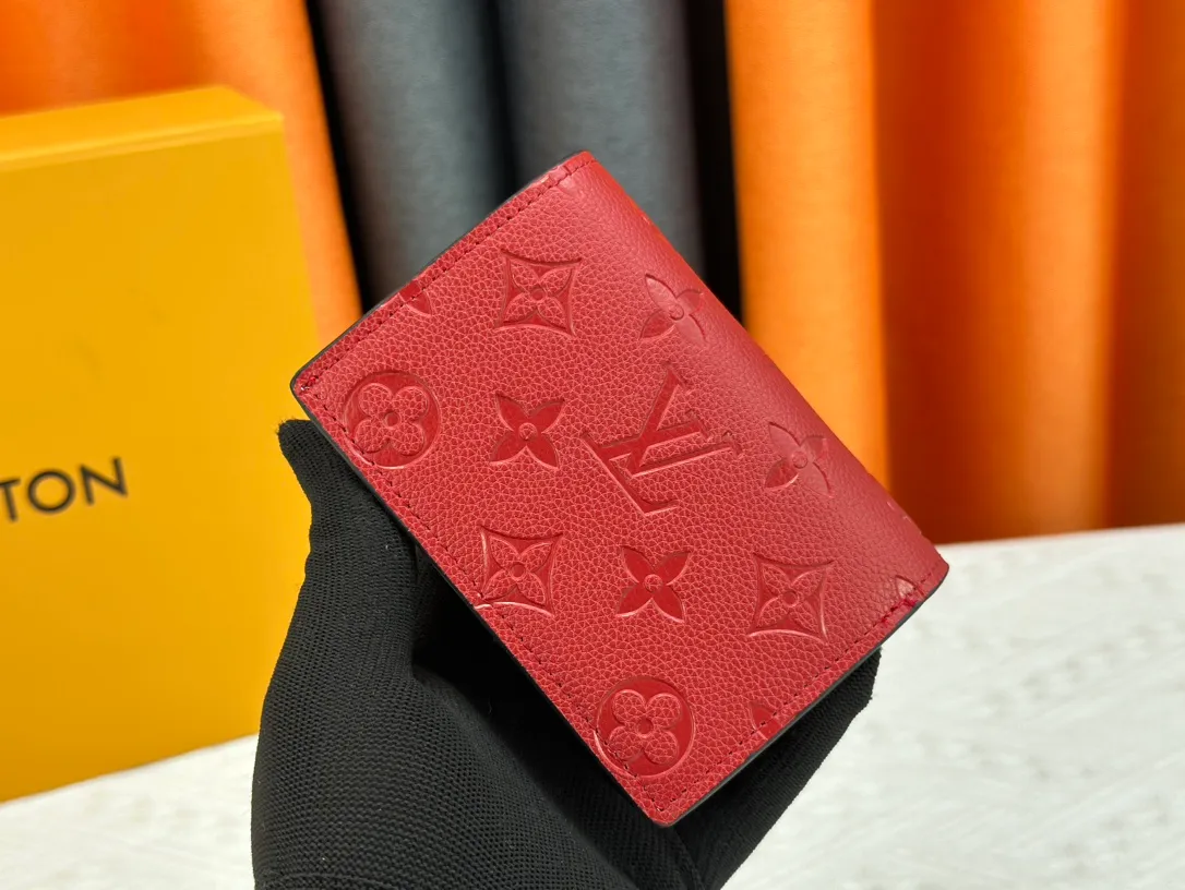 P150LV top replica M80152 This Cléa wallet is made of Monogram Empreinte soft grained cowhide, embellished with Louis Vuitton's iconic Monogram embossed pattern. It has a stylish design, is exquisite and compact but has a spacious capacity. It is equipped with an external patch pocket, zipper coin pocket, banknote compartment and six credit card slots. Dimensions: 12 x 9 x 3.5 cm (length x height x width