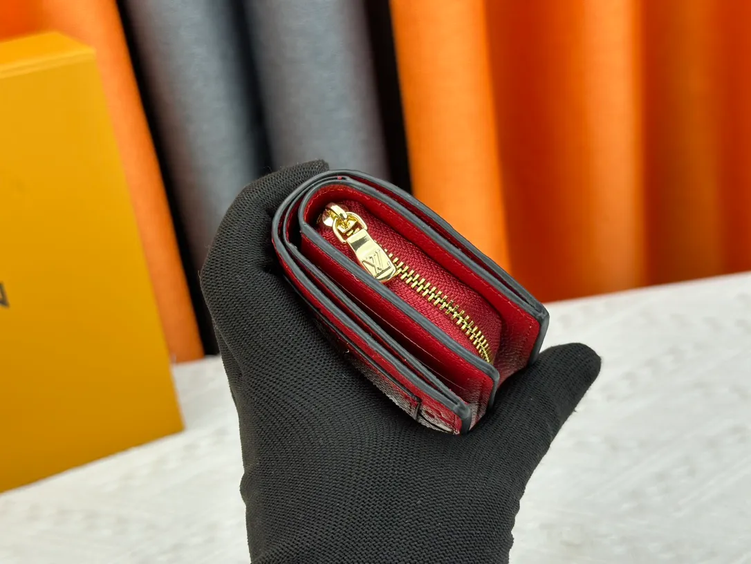 P150LV top replica M80152 This Cléa wallet is made of Monogram Empreinte soft grained cowhide, embellished with Louis Vuitton's iconic Monogram embossed pattern. It has a stylish design, is exquisite and compact but has a spacious capacity. It is equipped with an external patch pocket, zipper coin pocket, banknote compartment and six credit card slots. Dimensions: 12 x 9 x 3.5 cm (length x height x width