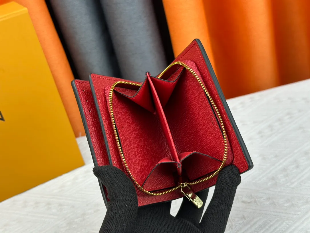 P150LV top replica M80152 This Cléa wallet is made of Monogram Empreinte soft grained cowhide, embellished with Louis Vuitton's iconic Monogram embossed pattern. It has a stylish design, is exquisite and compact but has a spacious capacity. It is equipped with an external patch pocket, zipper coin pocket, banknote compartment and six credit card slots. Dimensions: 12 x 9 x 3.5 cm (length x height x width