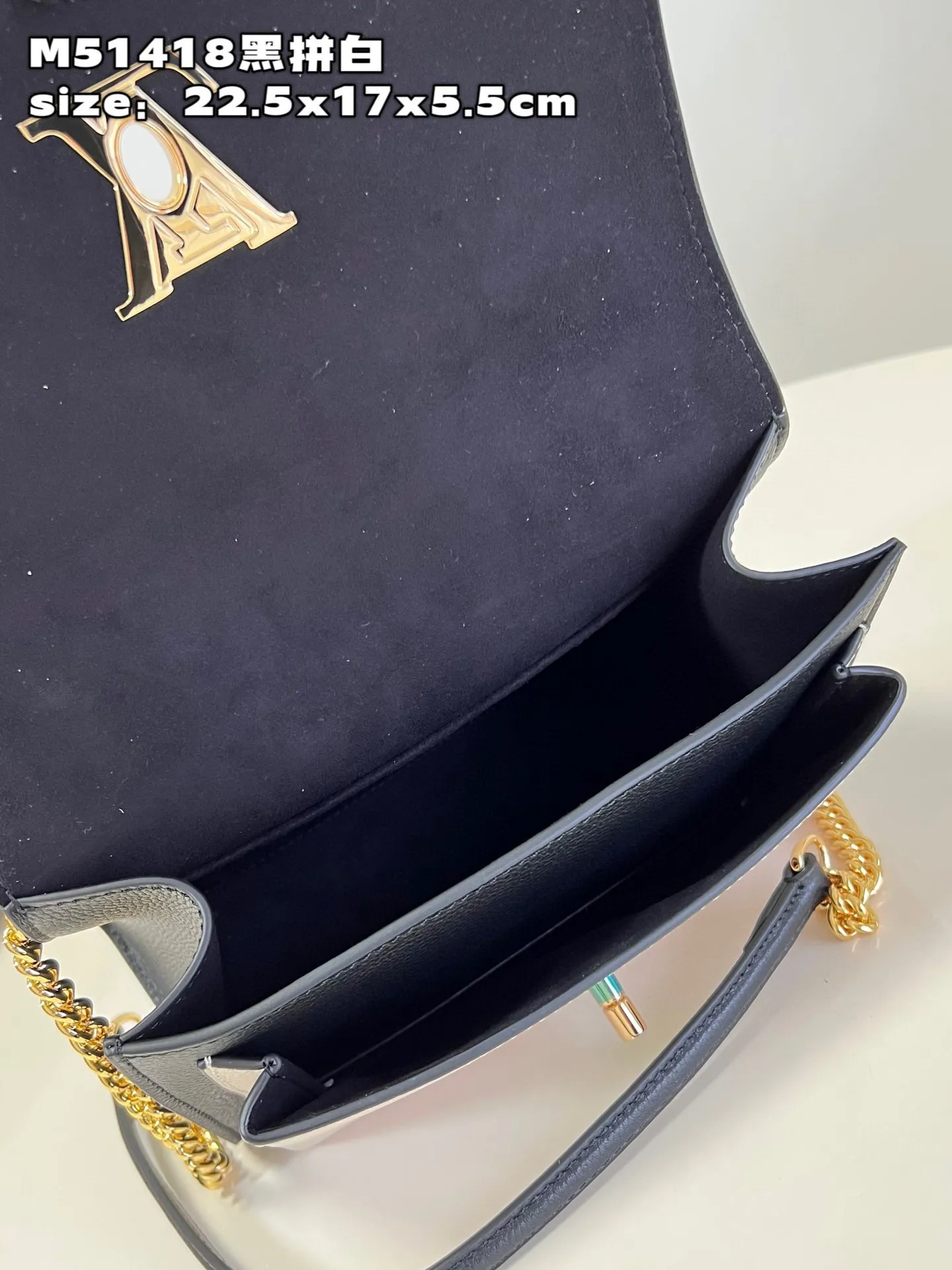 💰1240 (top layer leather) top original single M51418 black and white 】M82121 This Mylockme chain bag declares the trend direction with its exquisite college style configuration. The soft cow leather body can accommodate daily needs, and the long chain shoulder strap can be folded in half to be worn as a short shoulder or cross-body. size：22.5x17x5.5cm