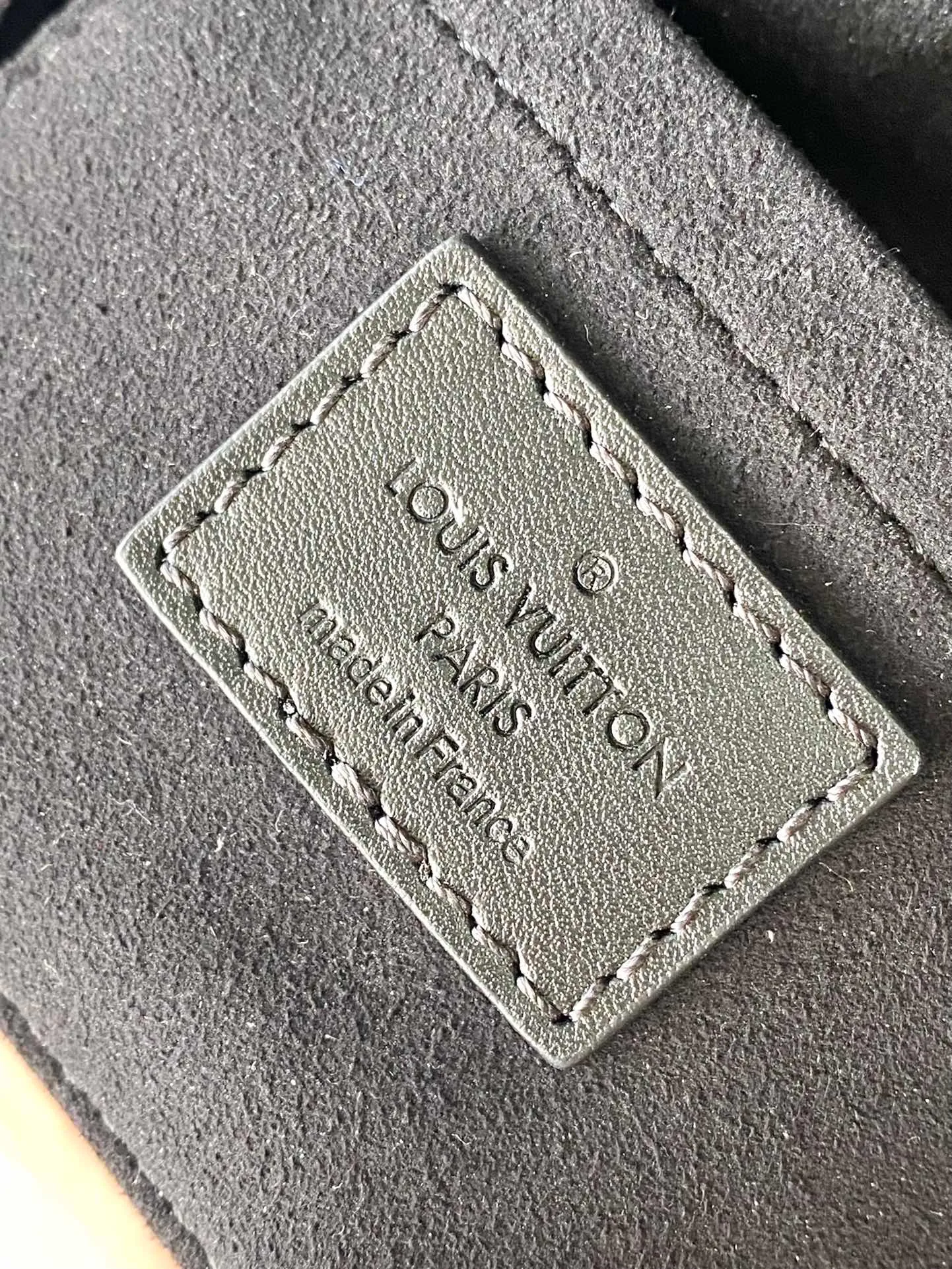 💰900 (Steel Hardware) Top original order M82465 Support counter inspection. Photos taken of duty-free goods are consistent with the product without unpacking. This product is an exclusive duty-free product in the market and is the highest-end product. Inspection is supported. This product has passed strict inspection and is flawless. Please wear gloves when touching the product. This product is not returnable or exchangeable. Please confirm the product first and then remove the label on the handle. This product is temporarily not open to the public, only regular customers, and is in short supply. Dimensions: 12.5 x 17.6 x 6 cm