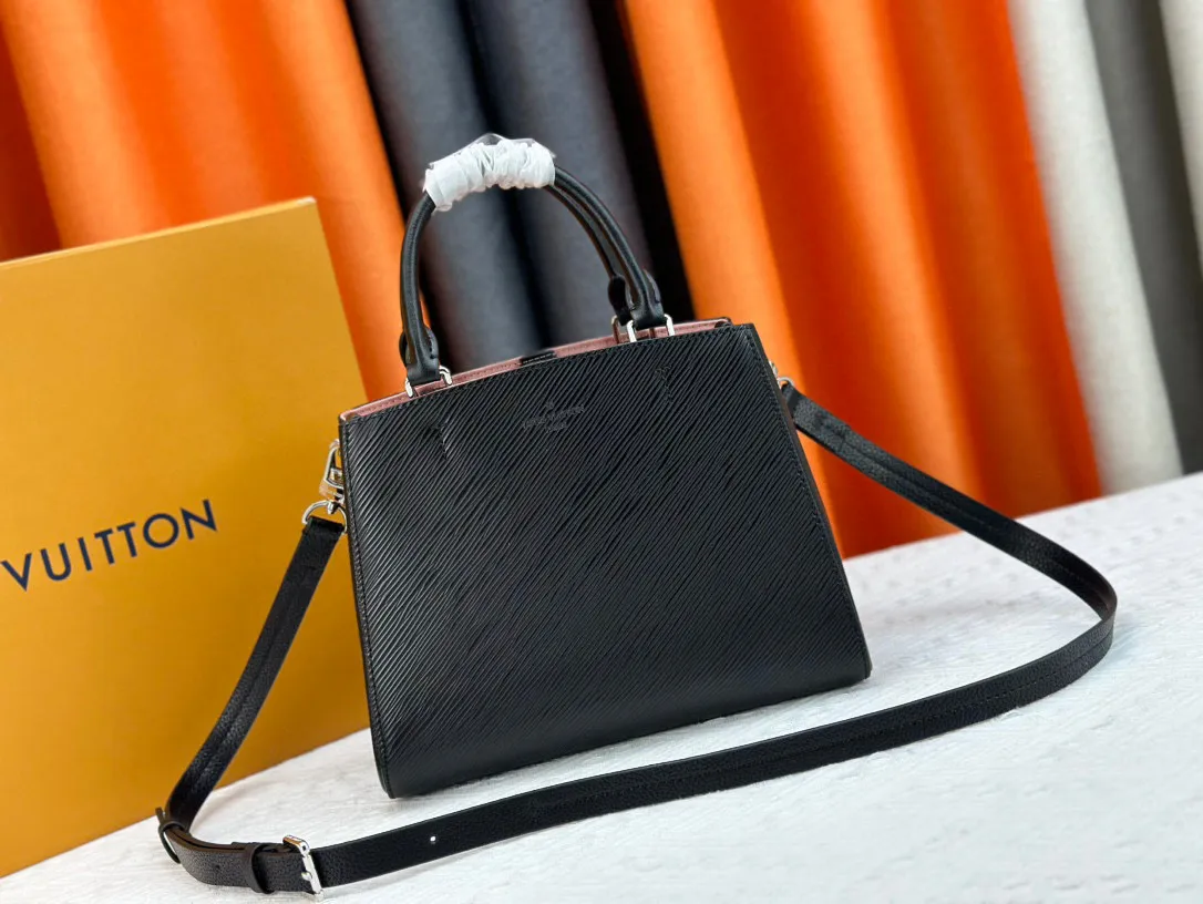 P300 P280 Marelle Tote handbag outlines smooth lines with Epi grain leather, continuing iconic elements such as the detachable Monogram pocket, hollow LV logo and Toron handle. M59952 black small 59954 black large m59953 brown large water ripple double bag Montaigne [handshake] [handshake] provides a flexible choice for urban life. The detachable shoulder strap is hands-free and can be worn cross-body easily. Detailed features Medium size 30 x 21 x 13 cm Small size 25 x 17 x 11 cm