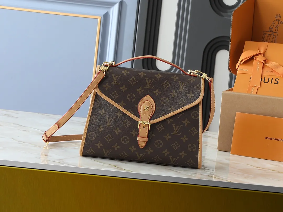 💰Large 120, Small 220💰Upgraded original version🍇 M44919 M51121 M51120 This retro and fashionable LV Ivy handbag is the focus of Nicolas Ghesquière’s 2020 early spring series fashion show. The design is inspired by Bel in 1994 The Air handbag is made of Monogram canvas and natural cowhide, exuding a "retro school bag" style. The leather opening and closing buckle is also embellished with LV logo and other fashionable new details. In addition to being carried by hand at fashion shows, the Monogr can also be carried hands-free using the shoulder strap. am coated canvas natural cowhide leather trim microfiber lining gold-tone hardware top carry handle detachable adjustable length shoulder strap leather fastening buckle with LV logo flap with buckle fastening inner patch pocket on the back Dimensions: large 29x24x10, small 23.5x18x9 cm