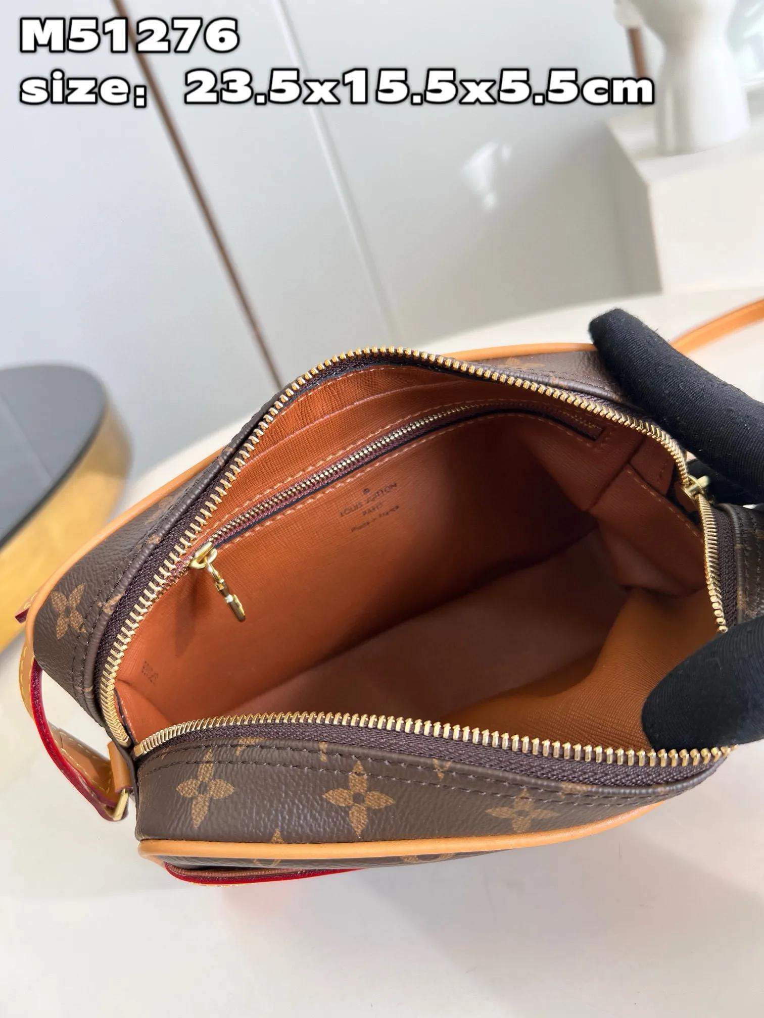 💰800 Top original order [Exclusive real shot M51276 Presbyopia] Small second-hand camera bag, crossbody bag, unisex, classic Monogram canvas with yellow leather trim, calm and elegant, one outside open pocket, zipper side pocket inside, adjustable shoulder strap to switch freely at any time, sufficient capacity for daily use! Size 23.5*15.5*5.5cm