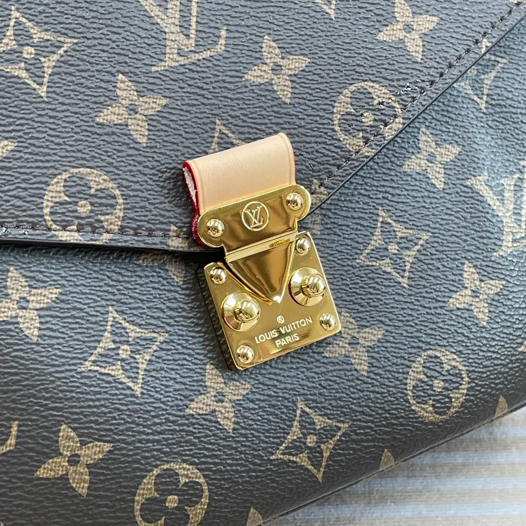 [Upgraded version] P640🐶Upgraded version. High quality. Semi-steel hardware. ❣️With complete packaging⚜️M44875 presbyopia. The latest version is shipped. The compact shape of the Métis handbag exudes elegance. Made of soft Monogram canvas, compact size with many practical pockets and compartments Dimensions: 25 x 19 x 9 cm