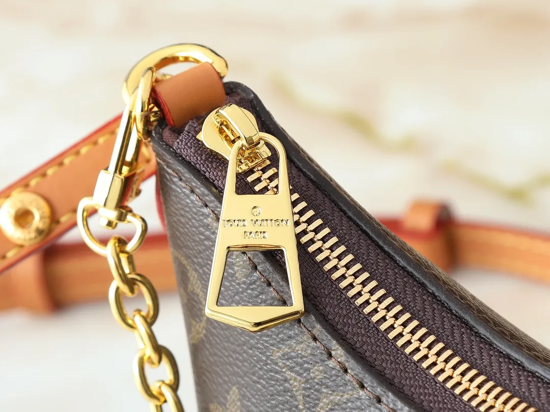 💰200💰Upgraded original M25519 presbyopic mini croissant bag NANO BOULOGNE croissant handbag The Boulogne handbag is made of classic Monogram canvas, equipped with double zippers and a spacious inner patch pocket that can accommodate an iPhone 12 Pro mobile phone. The adjustable shoulder strap allows it to be worn cross-body or over the shoulder, and can be removed to transform into a small chain bag or clutch. Dimensions: 20 x 14 x 6 cm