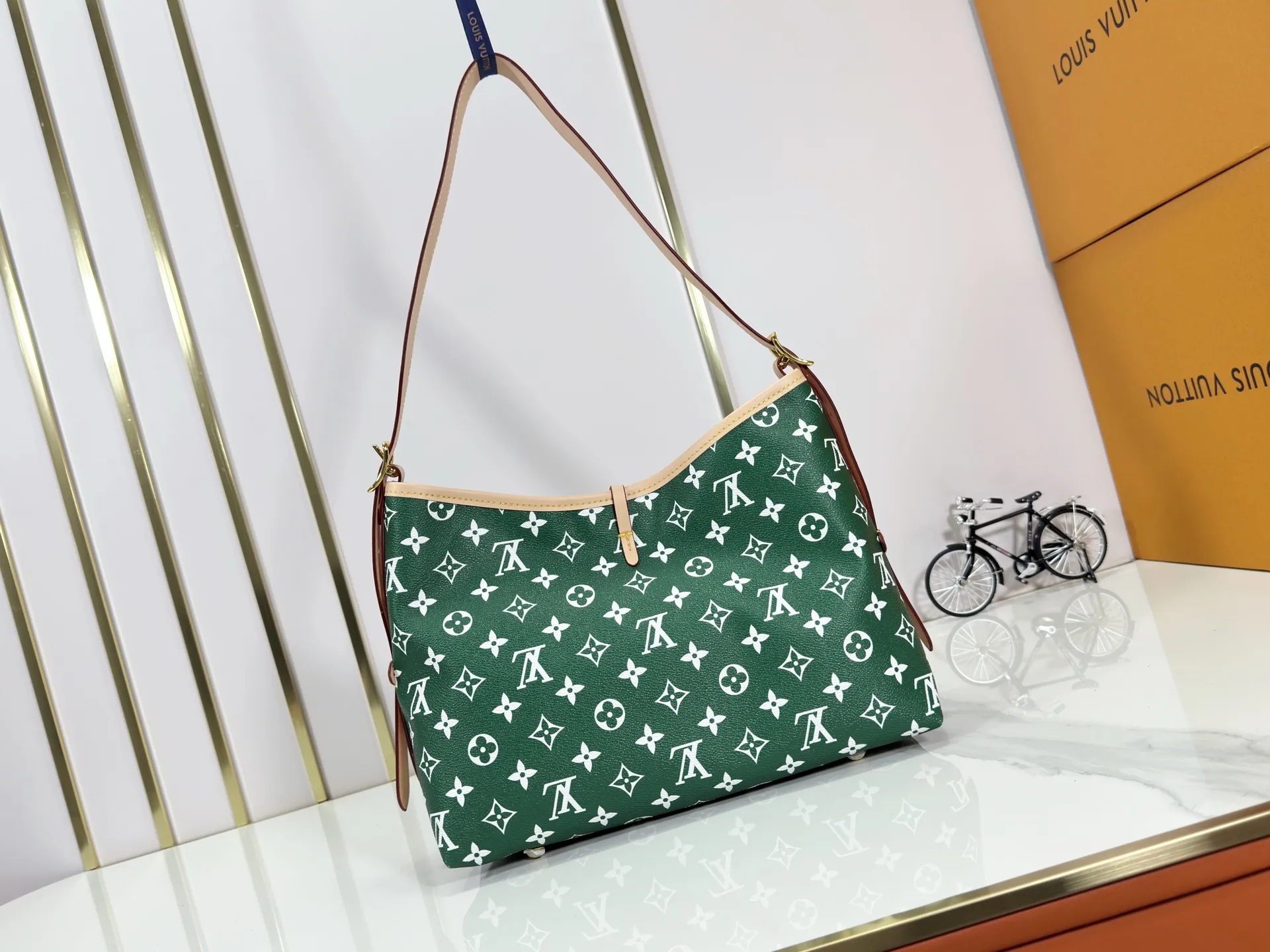 P280 upgraded original M24861 M25143 M46203 M46197 Colorful, legendary CarryAll medium handbag, with Monogram canvas and leather trimming to create a body-fitting design. There's a zipped pocket inside the ample space, and a detachable zipped clutch adds a functional element, with a buckle-adjustable handle. Small size: 29 x 24 x 12 cm,