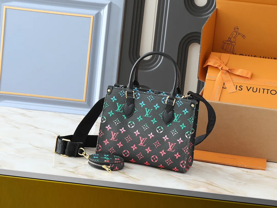 💰260💰Upgraded original version 🔥New style🔥M45659 M46373 M44571 This small OnTheGo handbag is made of Monogram and Monogram Reverse canvas, with the Monogram Giant pattern embellished on it. The Toron handle and the jacquard textured shoulder strap decorated with the brand's logo create a visual contrast, and the detachable coin bag is suitable for storing change or small items. It combines fashionable charm with various functions, making it a good daily companion. 25.0 x 19.0 x 11.5 cm (length x height x width)