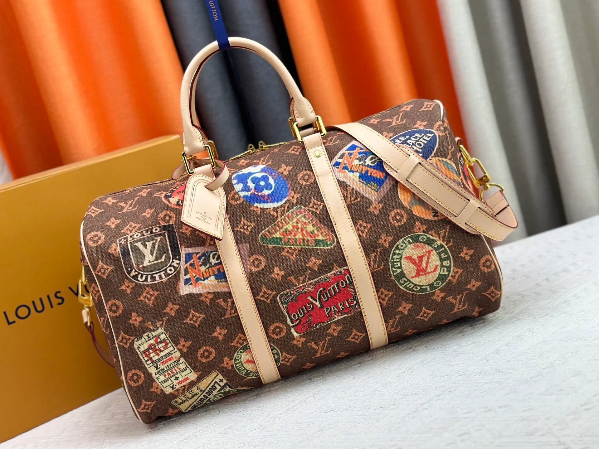 P360 M41418 M14736 This model is "Kipol 45" sewn with a single piece of canvas. The Louis Vuitton travel sticker pack creates a gorgeous vibe and is perfect for any traveler. The leather trimming that further enhances the retro-style charm is also attractive. The optional carry-on bag (which varies by airline and device used) features two top handles and removable and adjustable shoulder straps for multiple carrying options.  45,0