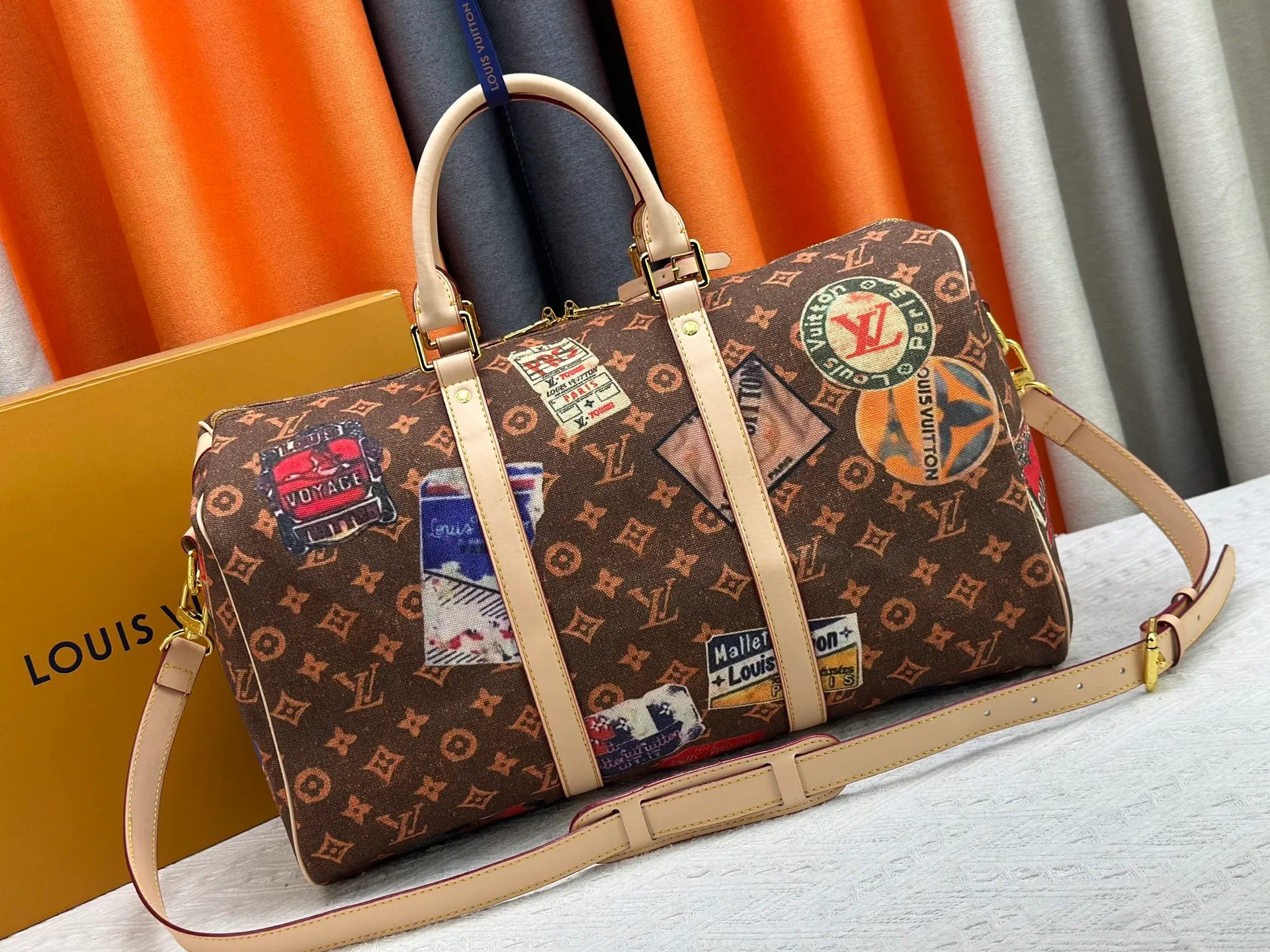P360 M41418 M14736 This model is "Kipol 45" sewn with a single piece of canvas. The Louis Vuitton travel sticker pack creates a gorgeous vibe and is perfect for any traveler. The leather trimming that further enhances the retro-style charm is also attractive. The optional carry-on bag (which varies by airline and device used) features two top handles and removable and adjustable shoulder straps for multiple carrying options.  45,0