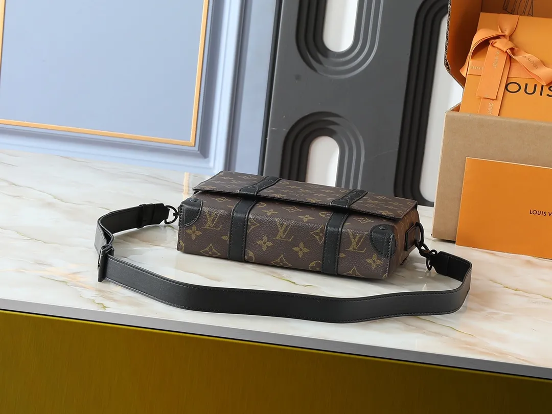 💰260💰 Upgraded from the original M57726 M45727 This compact rectangular trunk messenger bag is made of Monogram Eclipse canvas and continues the brand’s classic hard box elements such as matte black rivets and reinforced black leather corners. Removable and adjustable strap for comfortable carrying. Dimensions: 24 x 18 x 5.5 cm
