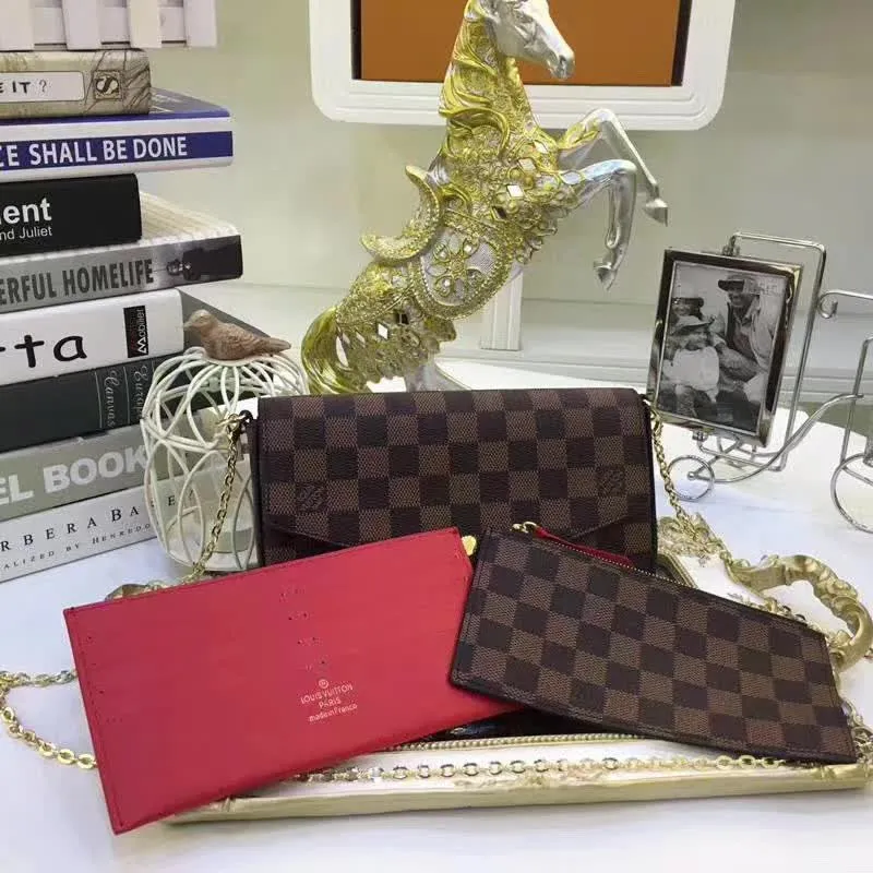 P140 Model: 61276 Size 21/11/2 Introduction: The Louis vuitton Felicie three-piece handbag is elegant and luxurious. It contains two detachable pockets and is a fashionable choice for carrying and organizing your daily necessities. It is more than just a wallet, after removing the gold chain, it can also be used as a charming clutch or small handbag ""