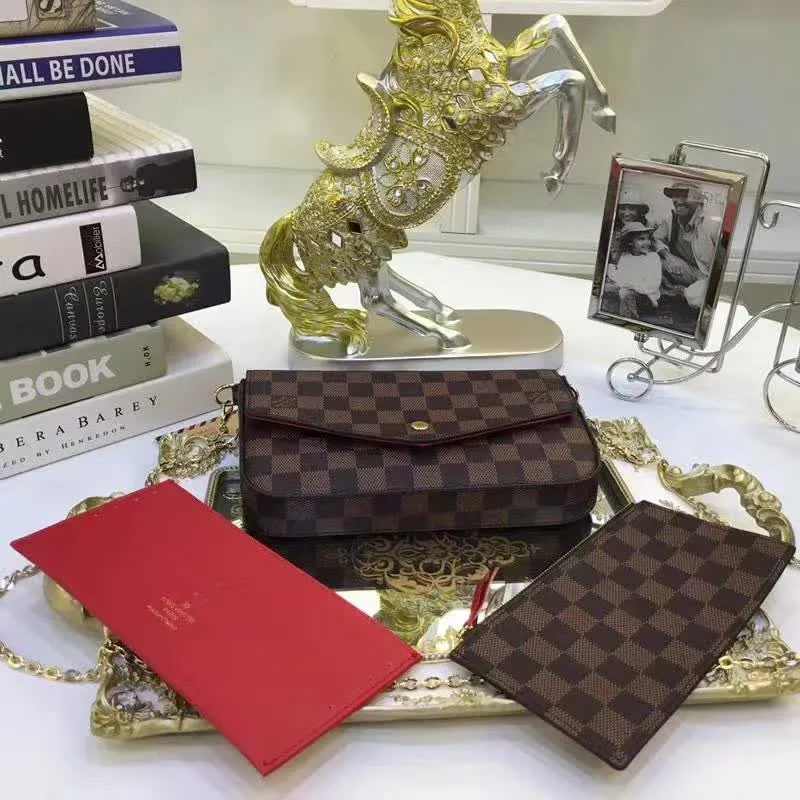 P140 Model: 61276 Size 21/11/2 Introduction: The Louis vuitton Felicie three-piece handbag is elegant and luxurious. It contains two detachable pockets and is a fashionable choice for carrying and organizing your daily necessities. It is more than just a wallet, after removing the gold chain, it can also be used as a charming clutch or small handbag ""