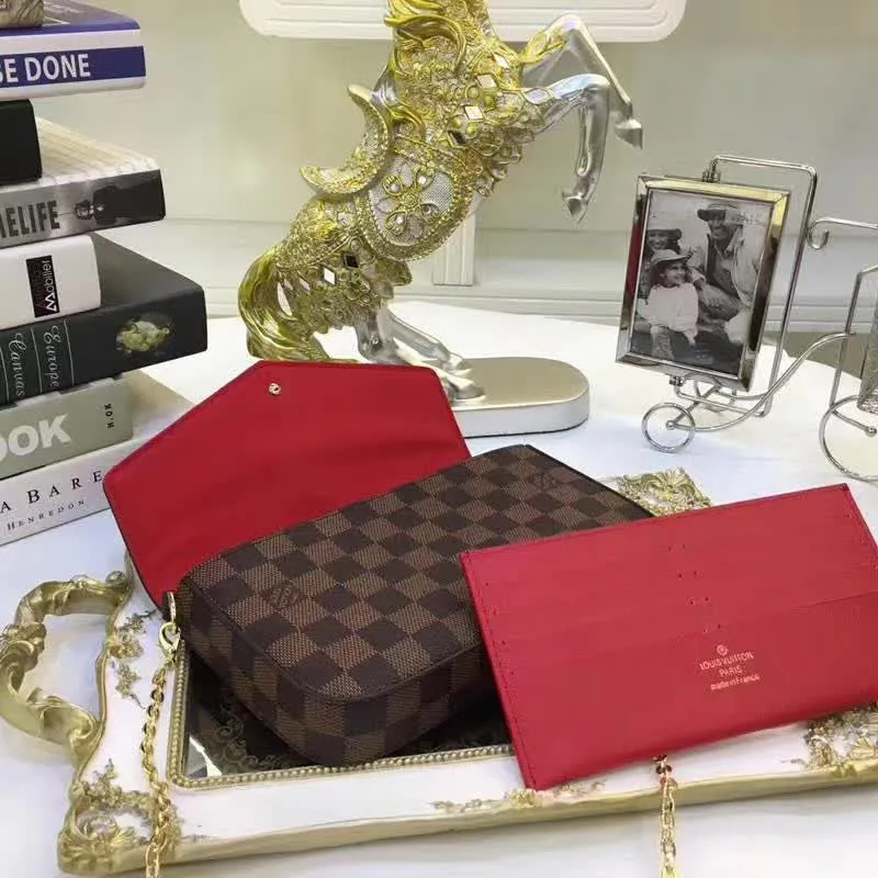 P140 Model: 61276 Size 21/11/2 Introduction: The Louis vuitton Felicie three-piece handbag is elegant and luxurious. It contains two detachable pockets and is a fashionable choice for carrying and organizing your daily necessities. It is more than just a wallet, after removing the gold chain, it can also be used as a charming clutch or small handbag ""