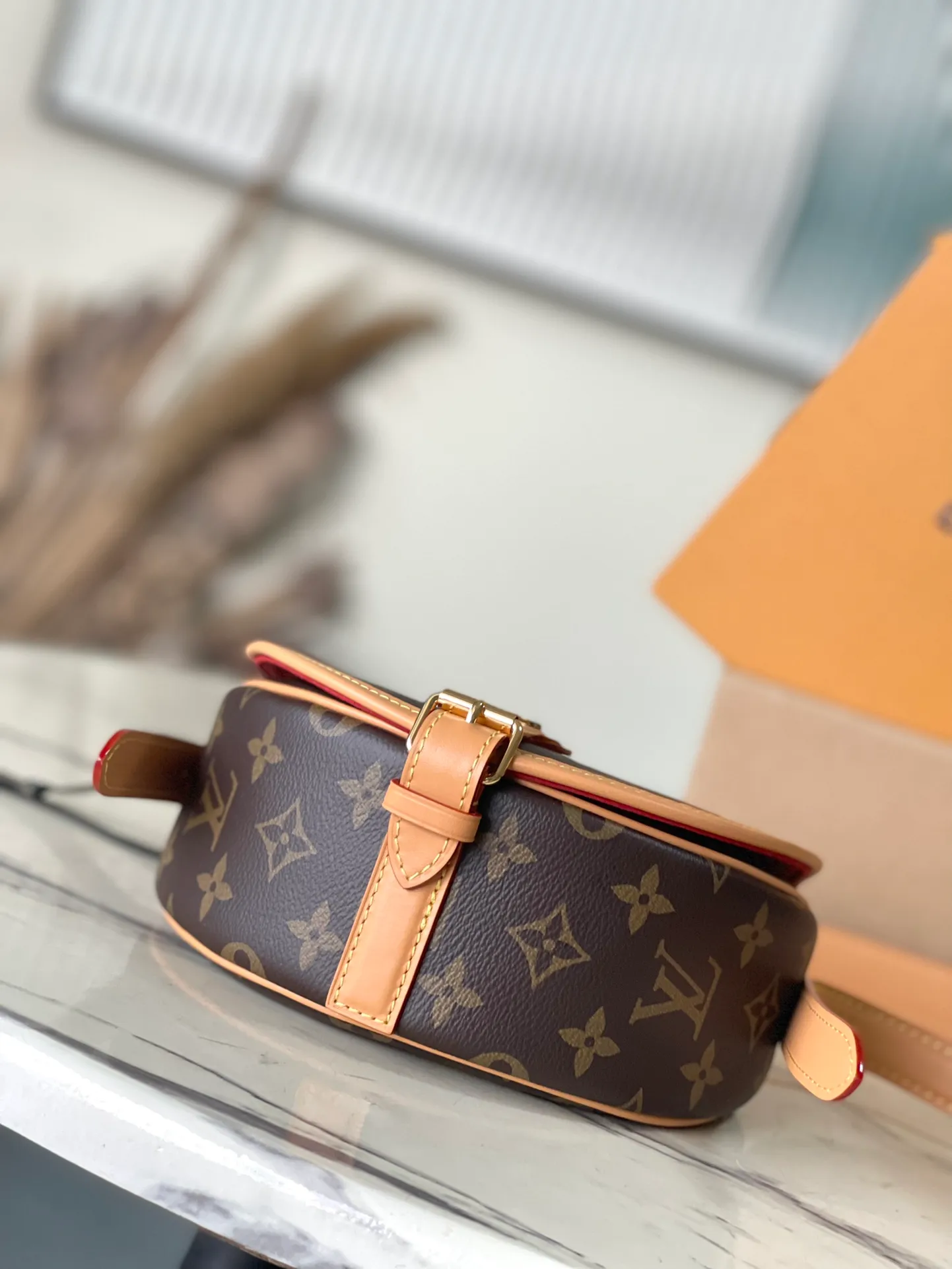 💰760 Top original order M44860 Nicolas Ghesquière reinterprets the Tambourin handbag in Monogram canvas and natural cowhide. The small, lightweight and compact configuration meets daily travel needs. Comfortable to carry on the shoulder or crossbody. Dimensions: 18.0 x 15.0 x 8.0 cm