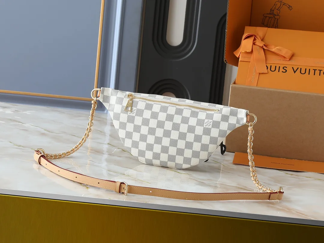 💰240💰Upgraded original version M14353 M46784 M43644 This unique High Rise waist bag is reinterpreted in iconic Monogram Empreinte leather this season. Just like the original design, this PM style has a practical design with adjustable length straps and is large enough to hold everyday essentials. The belt bag is embellished with gold-tone hardware and has a detachable decorative luggage tag that pays homage to the brand's trunk-making heritage and can be worn cross-body or as a belt. Dimensions: 31 x 15 x 6 cm