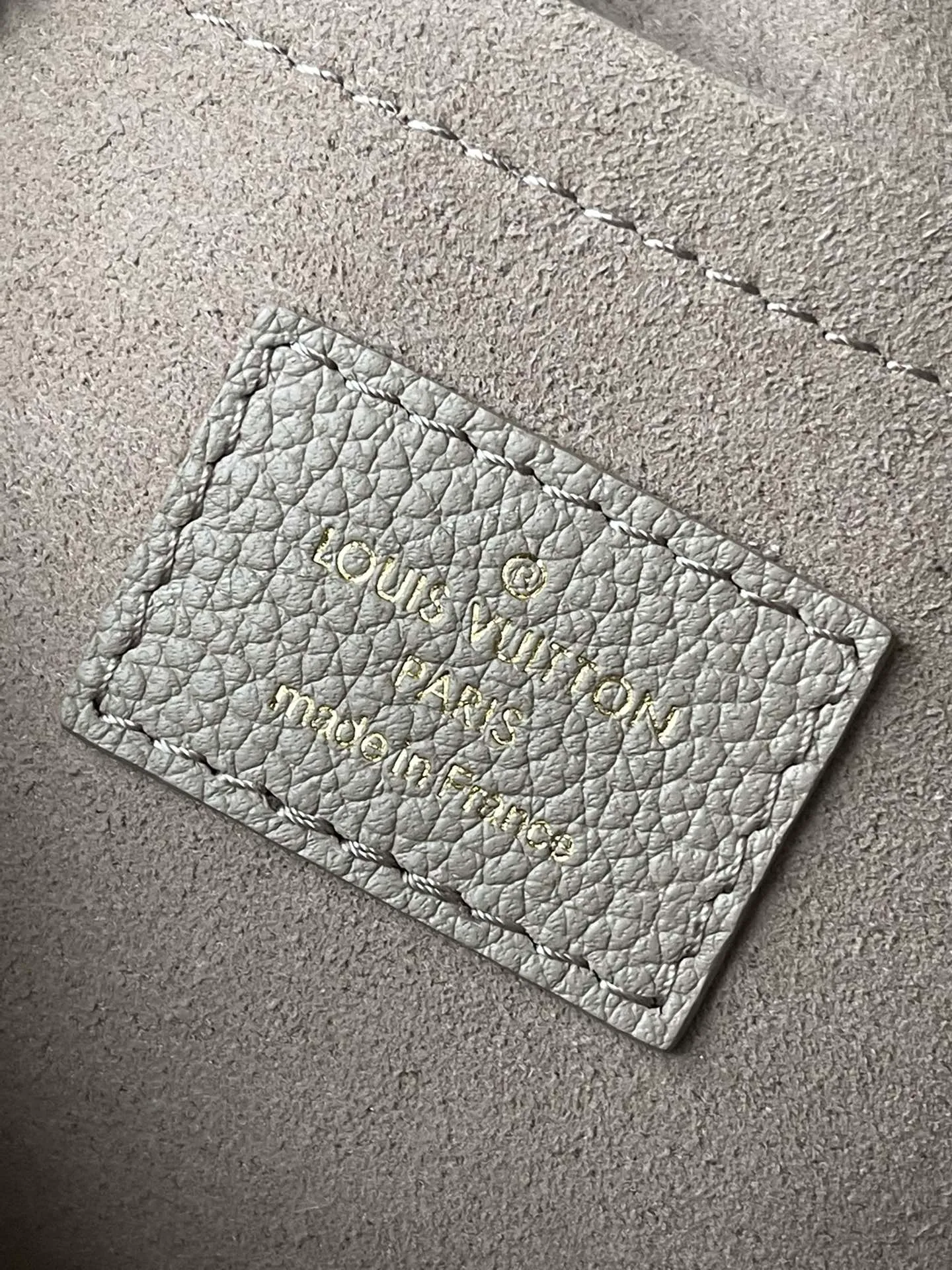 💰1060 (top layer leather) top original order M46575. Support counter inspection. Photos taken of duty-free goods are consistent with the product without unpacking. This product is an exclusive duty-free product in the market and is the highest-end product. Inspection is supported. This product has passed strict inspection and is flawless. Please wear gloves when touching the product. This product is not returnable or exchangeable. Please confirm the product first and then remove the label on the handle. This product is temporarily not open to the public, only regular customers, and is in short supply. Dimensions: 20.5 x 13.5 x 12 cm
