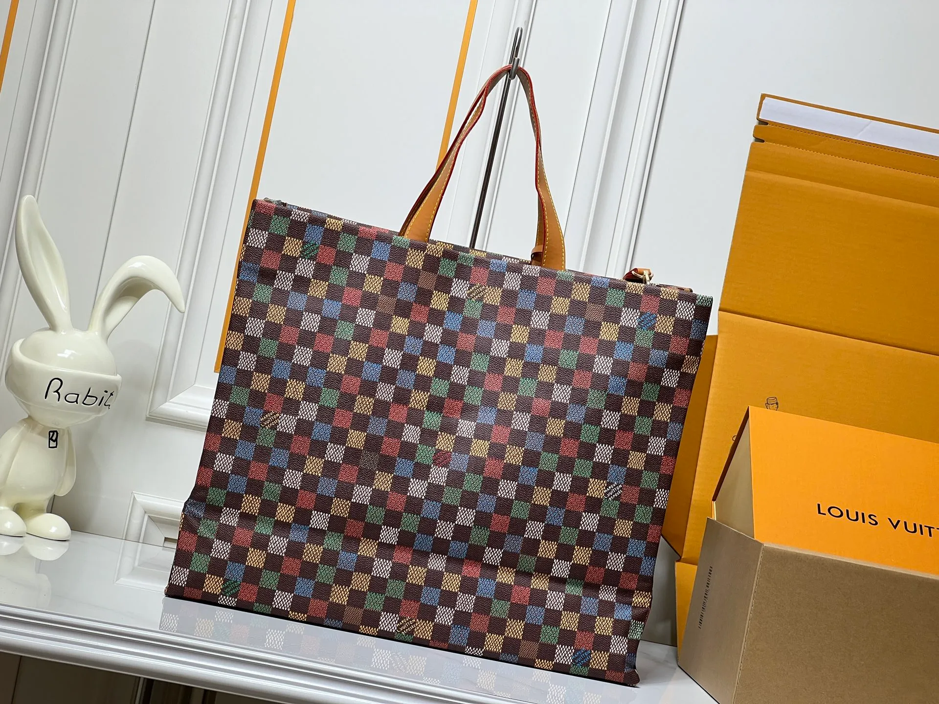 Batch 320💰M24457 Black Check Presbyopia Plaid Purple Grass Green Pink Black Orange Blue Green Gray Presbyopia Plaid Black Crocodile Pattern Orange Crocodile Pattern 13 Colors ✔️ This Shopper medium handbag draws inspiration from Louis Vuitton shopping bags, with the words Louis Vuitton and Maison Fondée En 1854 written on soft cow leather, with top handles and detachable shoulder straps. Dimensions: 42x34x16cm