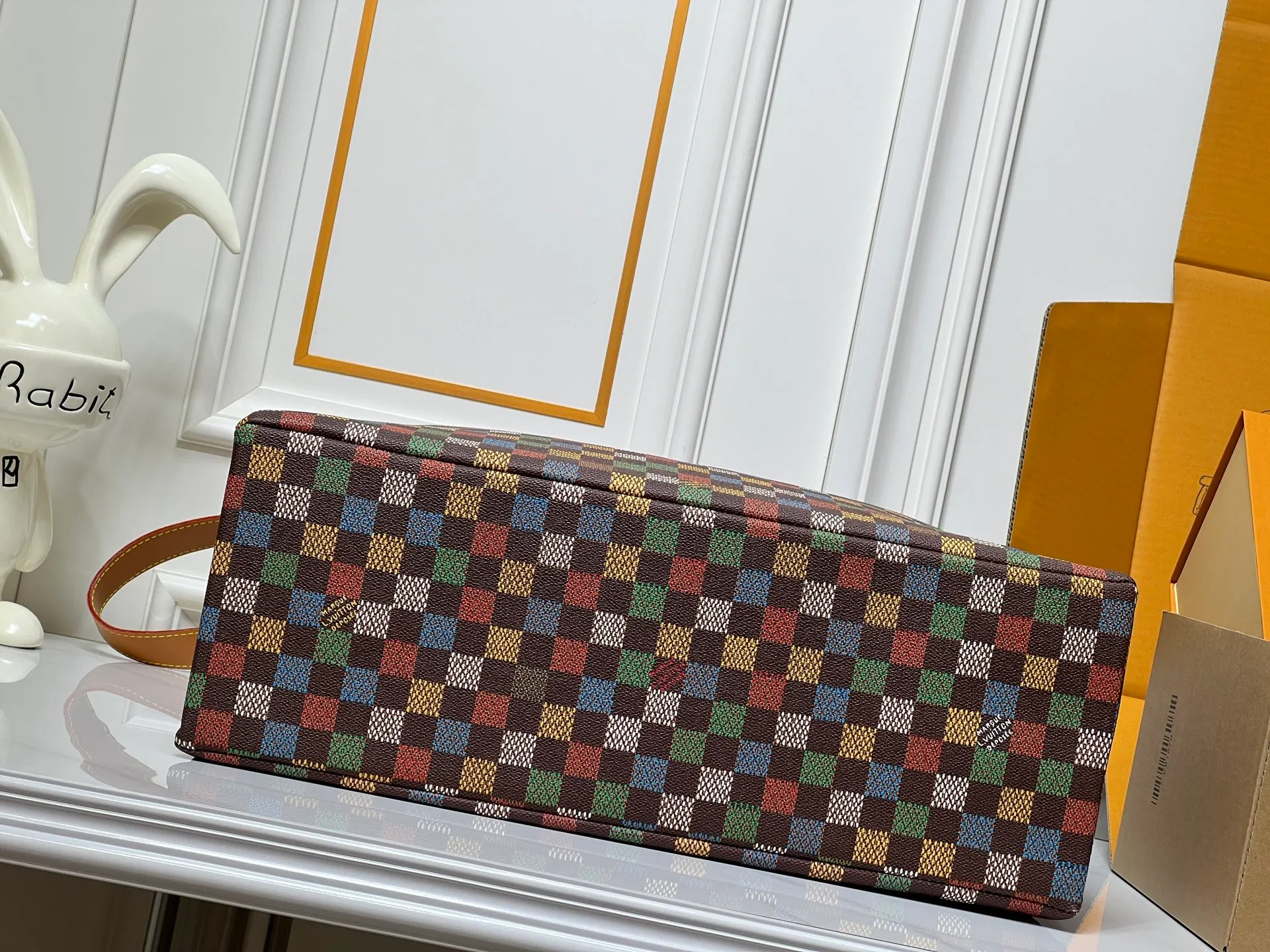 Batch 320💰M24457 Black Check Presbyopia Plaid Purple Grass Green Pink Black Orange Blue Green Gray Presbyopia Plaid Black Crocodile Pattern Orange Crocodile Pattern 13 Colors ✔️ This Shopper medium handbag draws inspiration from Louis Vuitton shopping bags, with the words Louis Vuitton and Maison Fondée En 1854 written on soft cow leather, with top handles and detachable shoulder straps. Dimensions: 42x34x16cm