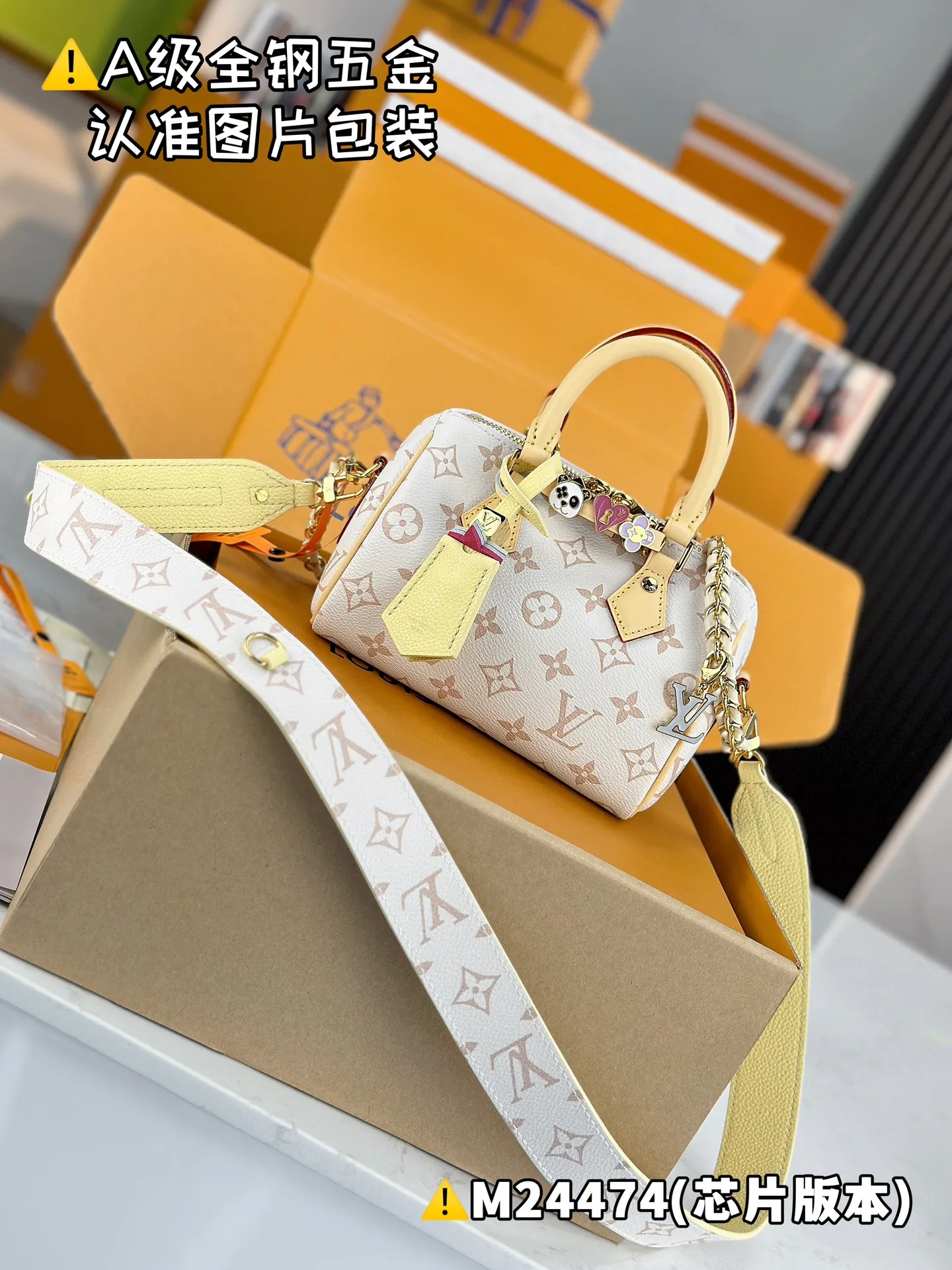 💰2300 [Genuine grade] [Super grade MB high elastic fabric] SPEEDY 18 LV&I MONOGRAM DUNE coated canvas handbag Model: M24474 Material: A+ grade all-steel hardware, imported high elastic fabric Packaging: Full set of special grade duty-free MB packaging Dimensions: 18.5 x 12.5 x 10.5 cm