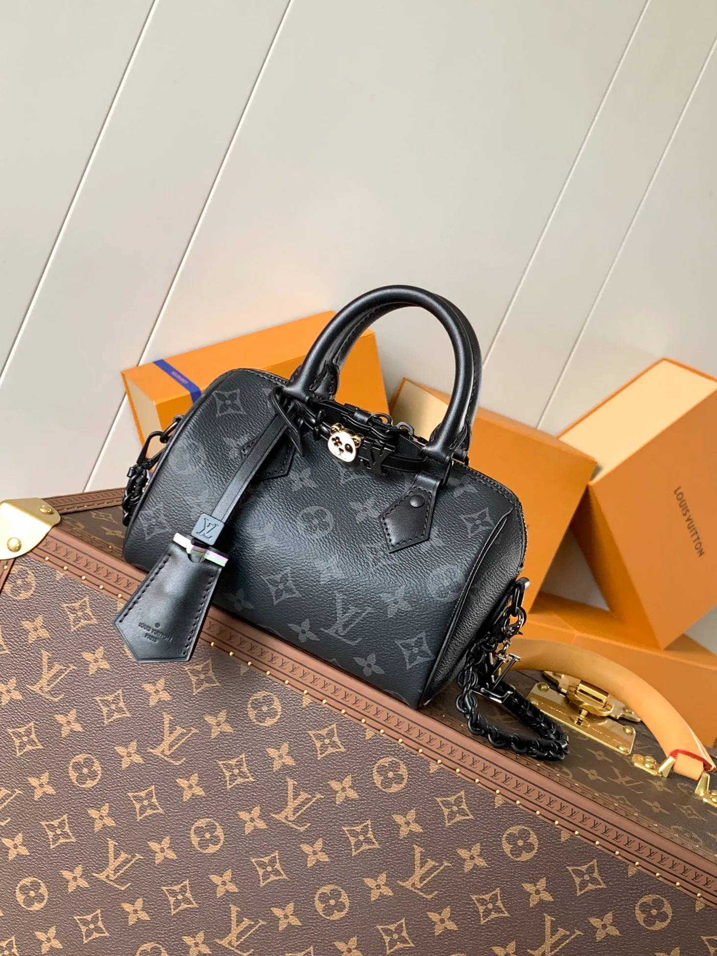 💰1060 top original order, transcoding chip 2024 Chinese Valentine's Day limited speedy18, to meet daily needs, it is equipped with exquisite and compact accessories that can be worn in a variety of ways, plus a detachable chain strap to achieve a comfortable shoulder-carrying experience. M24606 black flower M46970 old flower M24605 green leather, M24598 purple leather M24474 white flower, M24605 blue leather Size: 18.0x12.5x11.0 (length x height x width)