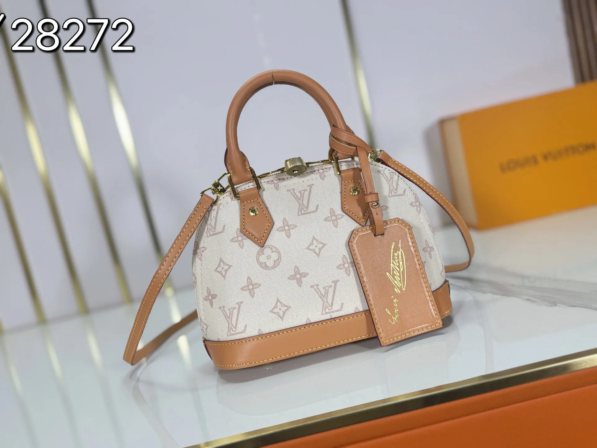 P280 upgraded original M28272 M27526 M28105 M26084 M27812 M28032 M53152 To celebrate the 130th anniversary of the birth of Louis Vuitton’s Monogram pattern, this Alma BB handbag reinterprets classic elements from a retro perspective. Monogram Origine Bleu Courrier patterned canvas evokes archive designs, with smooth calfskin trim and a striped fabric lining. The iconic padlock and Anniversary address plate enrich the details. Dimensions: 23.5 x 17.5 x 11.5 (cm) ((Length x Height x Width)