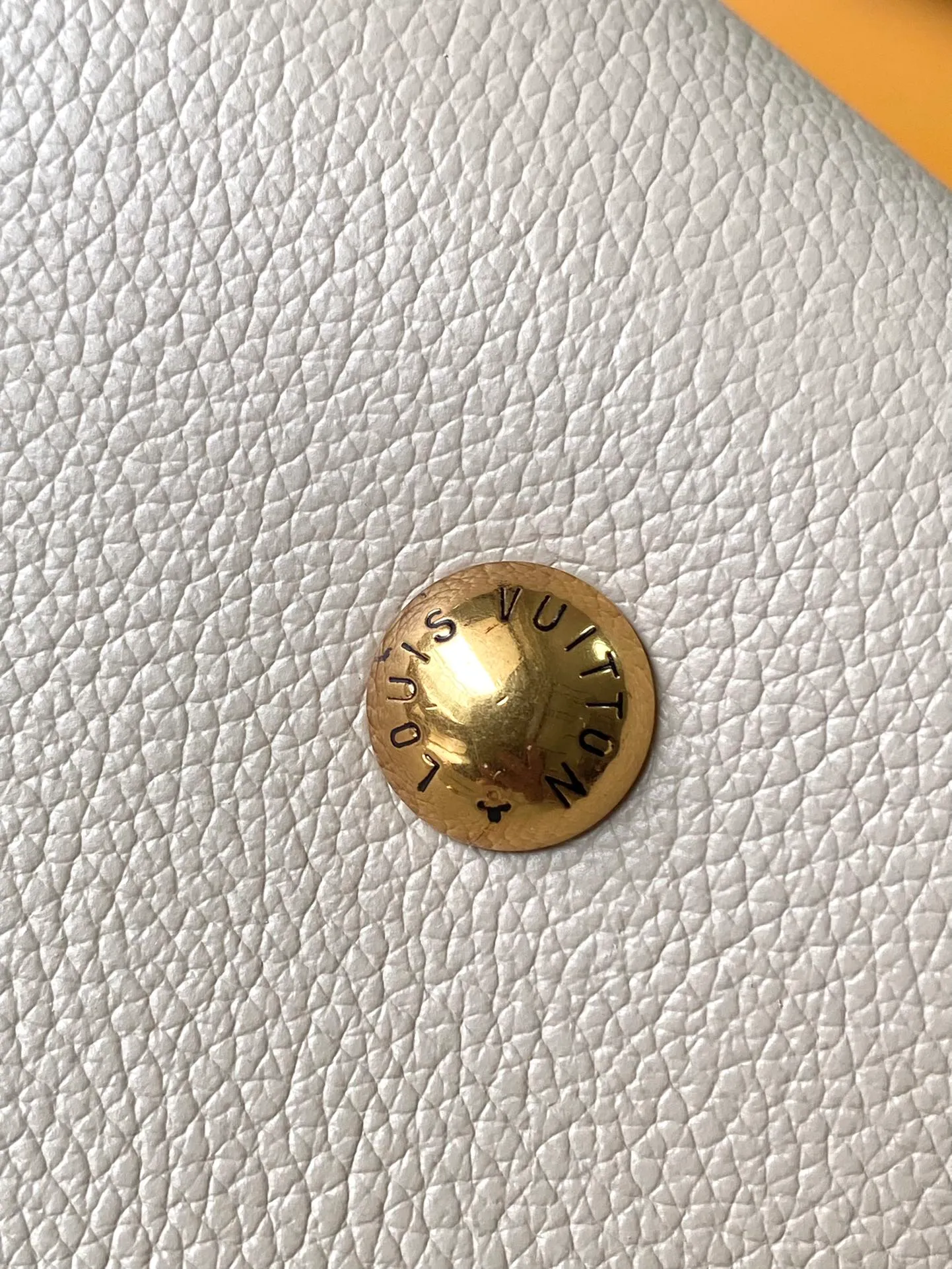 💰1160 (top layer leather) top original order M25022 milky white gray. Support counter inspection. Photos taken of duty-free goods are consistent with the product without unpacking. This product is an exclusive duty-free product in the market and is the highest-end product. Inspection is supported. This product has passed strict inspection and is flawless. Please wear gloves when touching the product. This product is not returnable or exchangeable. Please confirm the product first and then remove the label on the handle. This product is temporarily not open to the public, only regular customers, and is in short supply. Dimensions: 31 x 35 x 18 cm