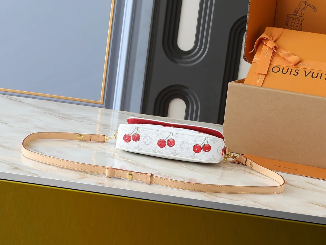 💰200💰Upgraded original version [Official latest version matching color] Cherry chain bag armpit bag exclusive sticker LV M14239 M14231 M11299 beige M12778 gray flower M81992 M82110 presbyopic M81911 Wallet on Chain Ivy handbag with large Monogram Empreinte grain leather surface embossed Patterns add a trendy touch to everyday outings and evening occasions. Cleverly using a short chain and a detachable and adjustable leather shoulder strap, it can be worn handheld, on the shoulder, or as a crossbody. Detailed features 23.5 x 12 x 4.3 cm (length x height x width)