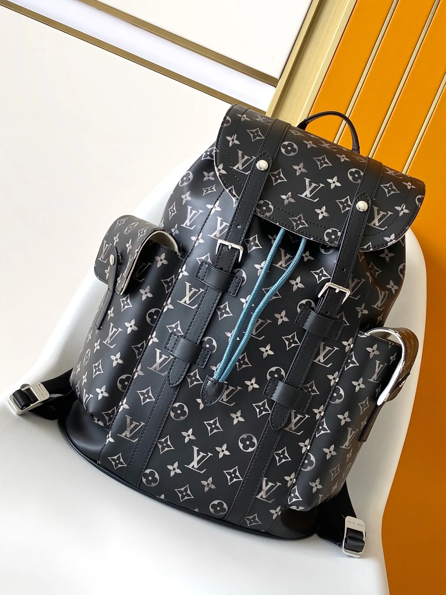 💰1340 Top Original Single Dynamic Chip [Top Original Single Individual Real Shot M11521 CHRISTOPHER Small Backpack Made of Monogram Canvas to interpret the rugged and simple spirit of the striped bag industry. Its style is chic and suitable for both work and entertainment, demonstrating a high-quality lifestyle. size: 41.0 x 48.0 x 13.0 cm