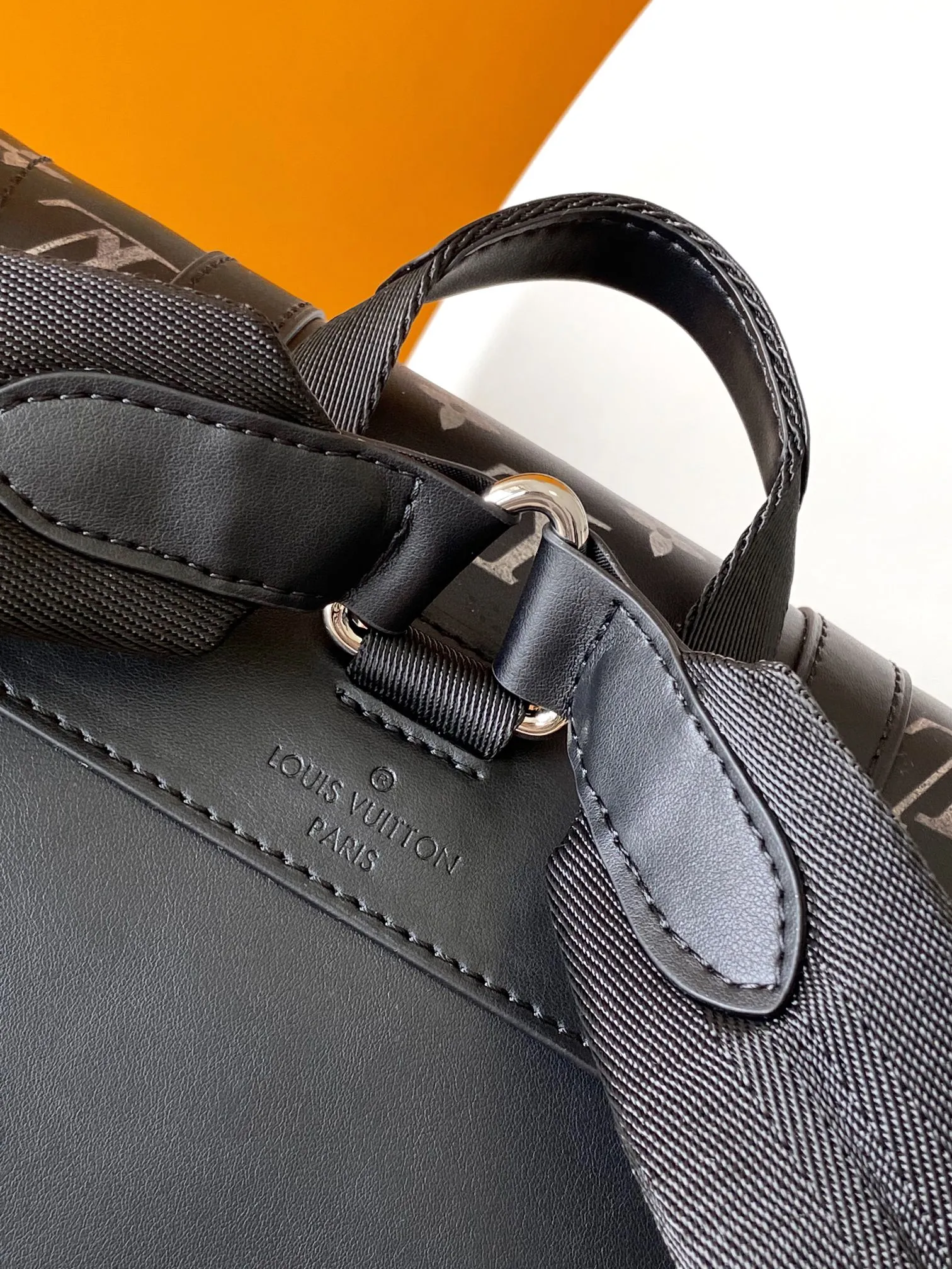💰1340 Top Original Single Dynamic Chip [Top Original Single Individual Real Shot M11521 CHRISTOPHER Small Backpack Made of Monogram Canvas to interpret the rugged and simple spirit of the striped bag industry. Its style is chic and suitable for both work and entertainment, demonstrating a high-quality lifestyle. size: 41.0 x 48.0 x 13.0 cm