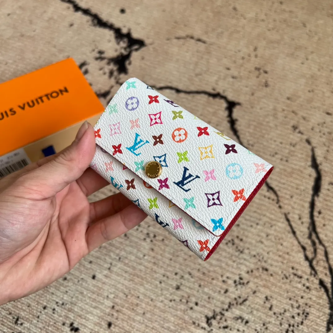 Factory price 300 Top original order M14092 white color key bag wallet series This key bag is from the Louis Vuitton x Murakami collaboration series, using Monogram Multicolor canvas to reinterpret the brand's classic elements in a fun way. The sober background features colorful prints inspired by Murakami's aesthetic, while the inner leather flap and interchangeable design add to the ingenious details. Features snap button closure. Size: 12X7X2cm.