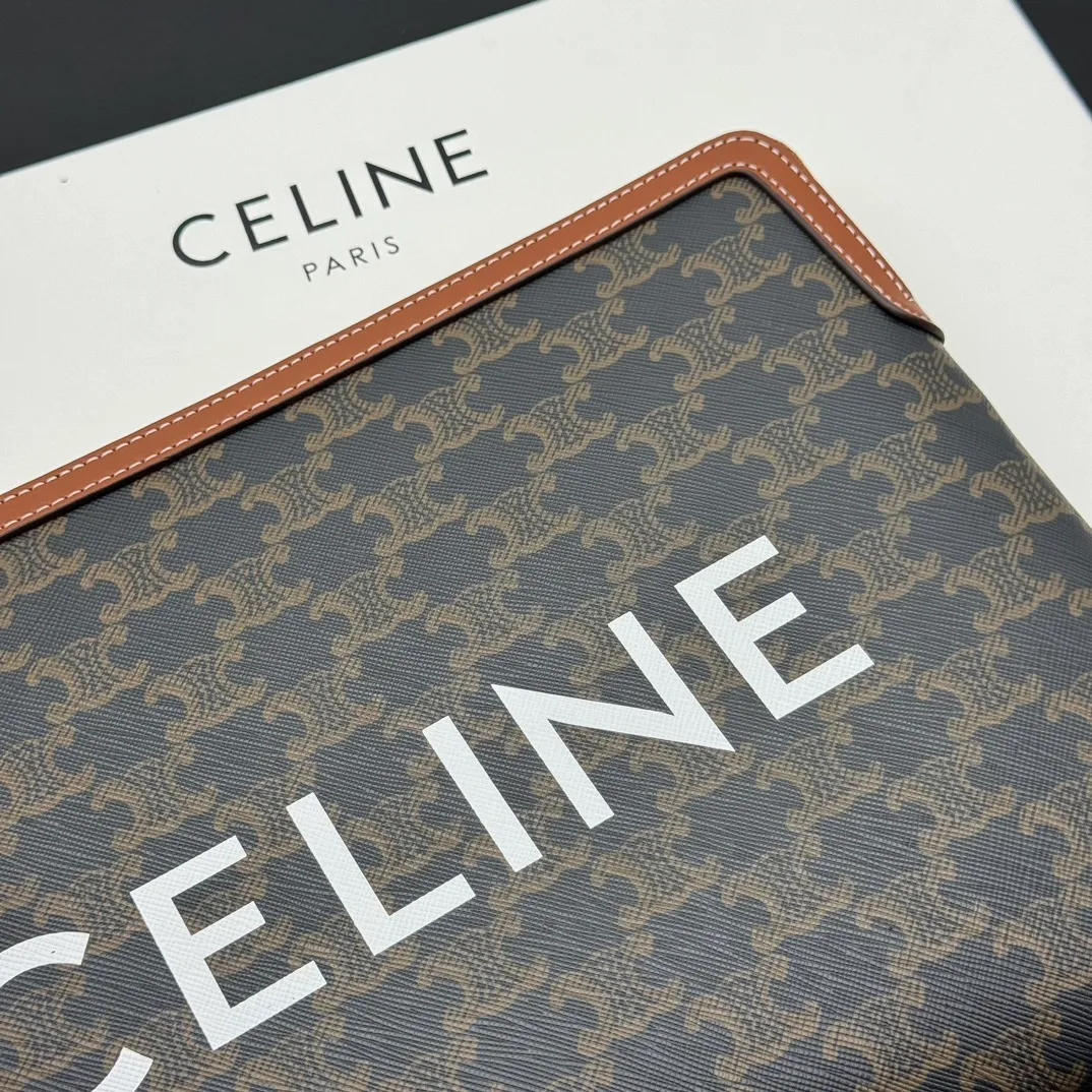 💰190 💎Upgraded original version with box # Celin.e New MAILLON TRIOMPHE large clutch bag Calfskin edge Fabric fabric Lined portable zipper lock 1 main compartment Fashion blogger outfit sharing No deformation when you handle it Super easy to use Love it Style number: S10B802 Large Size: 34X 23