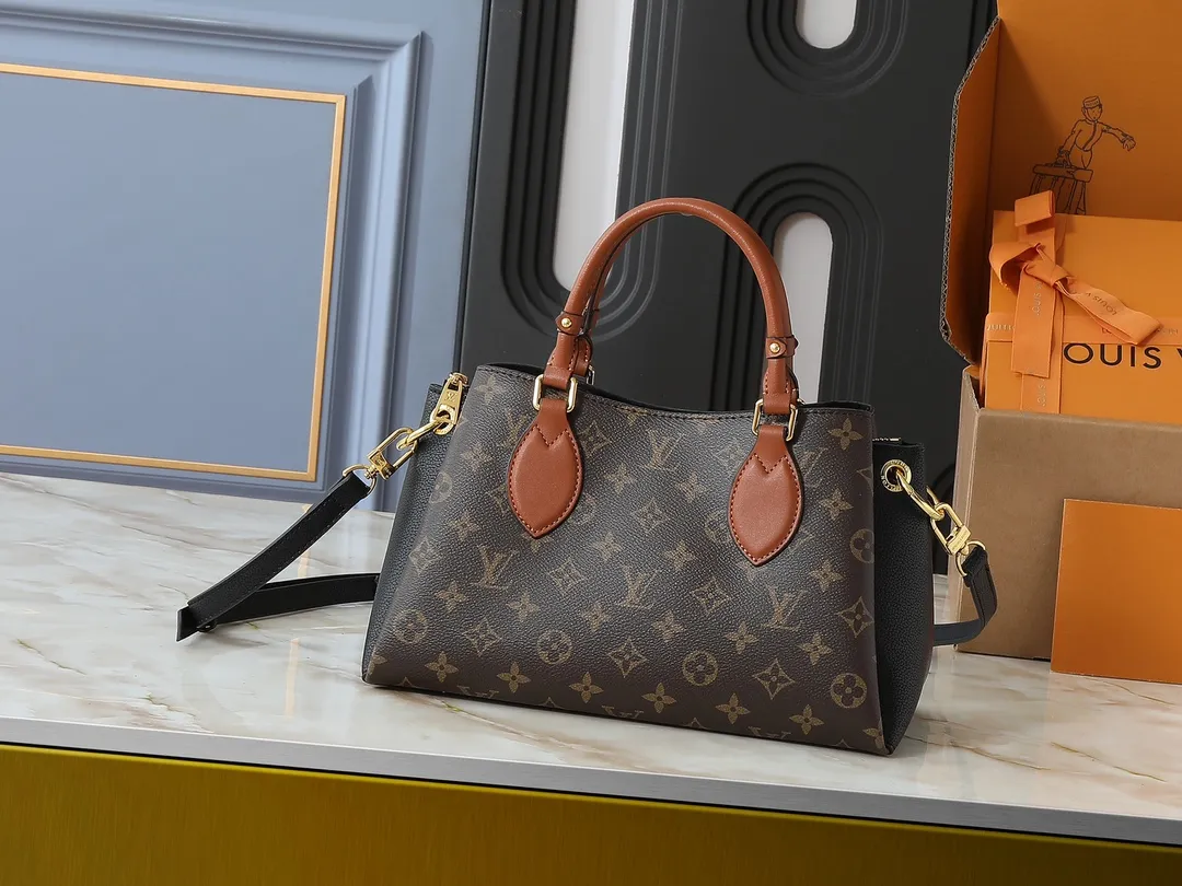 💰Large 150. Small 280💰Upgraded original M46508 M46507 black, off-white, latest model in 2025. This model is made of Monogram canvas with zipper design. The handbag is from the current season. It is made of cow leather to create a soft and ample storage space. It is equipped with leather handles, leather and detachable shoulder straps. It can be switched between handbag, elbow and crossbody. Length, height and width Large size: 36✘25✘15 Small size: 26✘20✘10