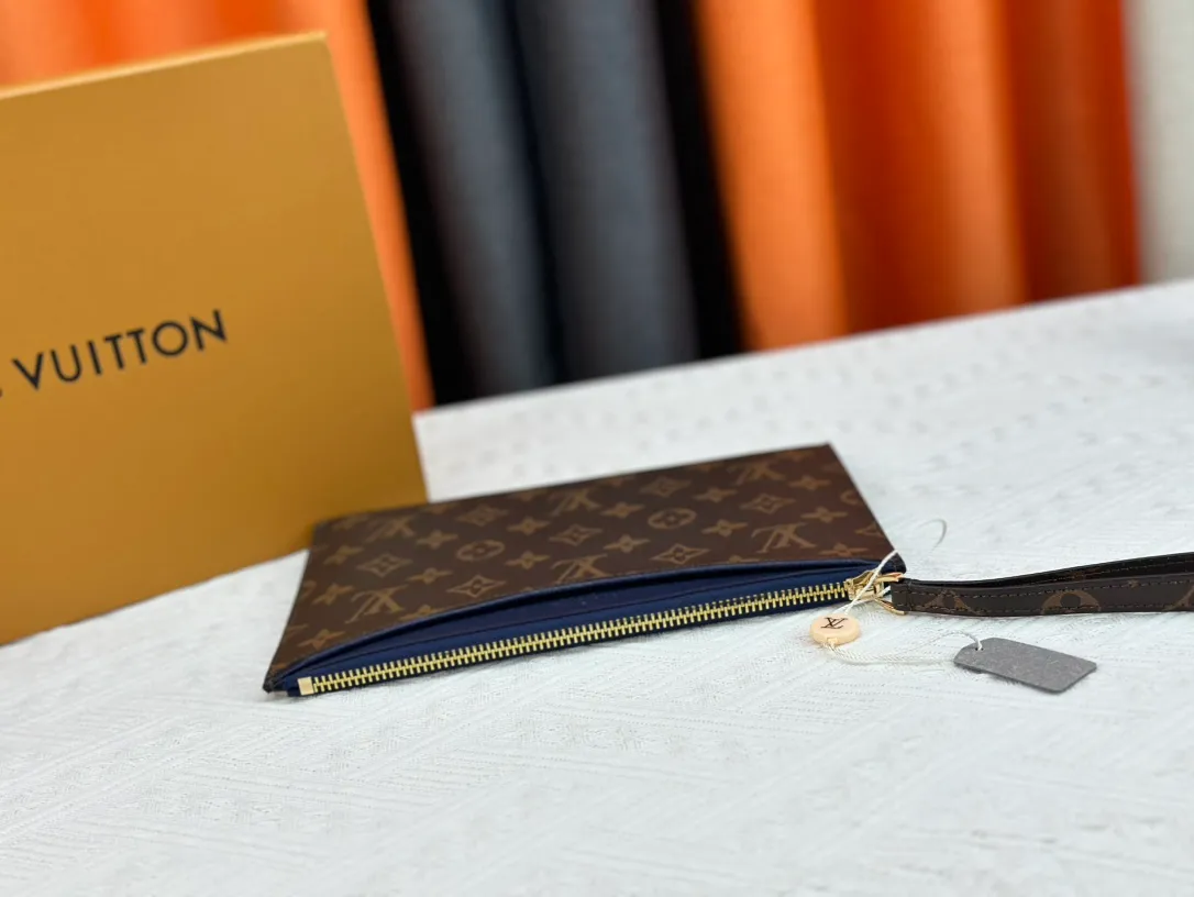 P 120 M60910, actual photo This handbag is exquisitely crafted. The Pallas handbag combines classic Monogram canvas with bright colors to create a pleasing effect. It holds an iPad mini for the ultimate feminine look and fits easily into most Louis Vuitton shoulder bags and tote styles. Carry loop with bright gold-tone brass hardware, calfskin lining, 6 credit card slots and a contrasting external patch pocket. Dimensions: 24x17,