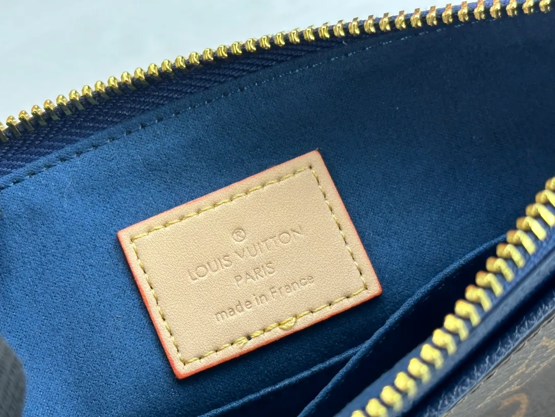 P 120 M60910, actual photo This handbag is exquisitely crafted. The Pallas handbag combines classic Monogram canvas with bright colors to create a pleasing effect. It holds an iPad mini for the ultimate feminine look and fits easily into most Louis Vuitton shoulder bags and tote styles. Carry loop with bright gold-tone brass hardware, calfskin lining, 6 credit card slots and a contrasting external patch pocket. Dimensions: 24x17,
