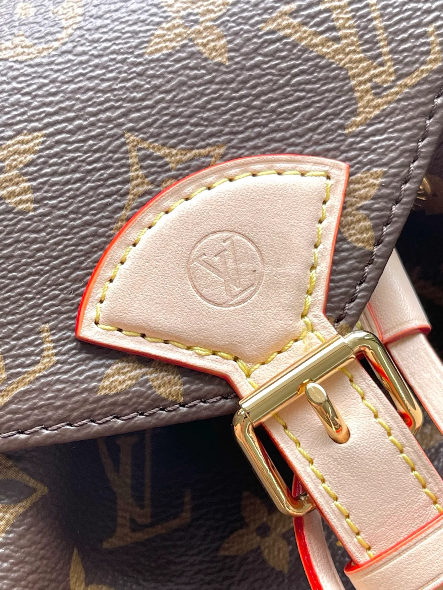 💰1020 Top original order M11198 The Montsouris handbag launched by Nicolas Ghesquiere in 1994. It is decorated with Monogram coated canvas and cow leather to resemble the Montsouris small backpack. The leather handle and adjustable Monogram canvas shoulder strap allow for a variety of carrying options, while the drawstring and magnetic buckle design ensure secure storage. Dimensions: 28 × 30 × 18 cm