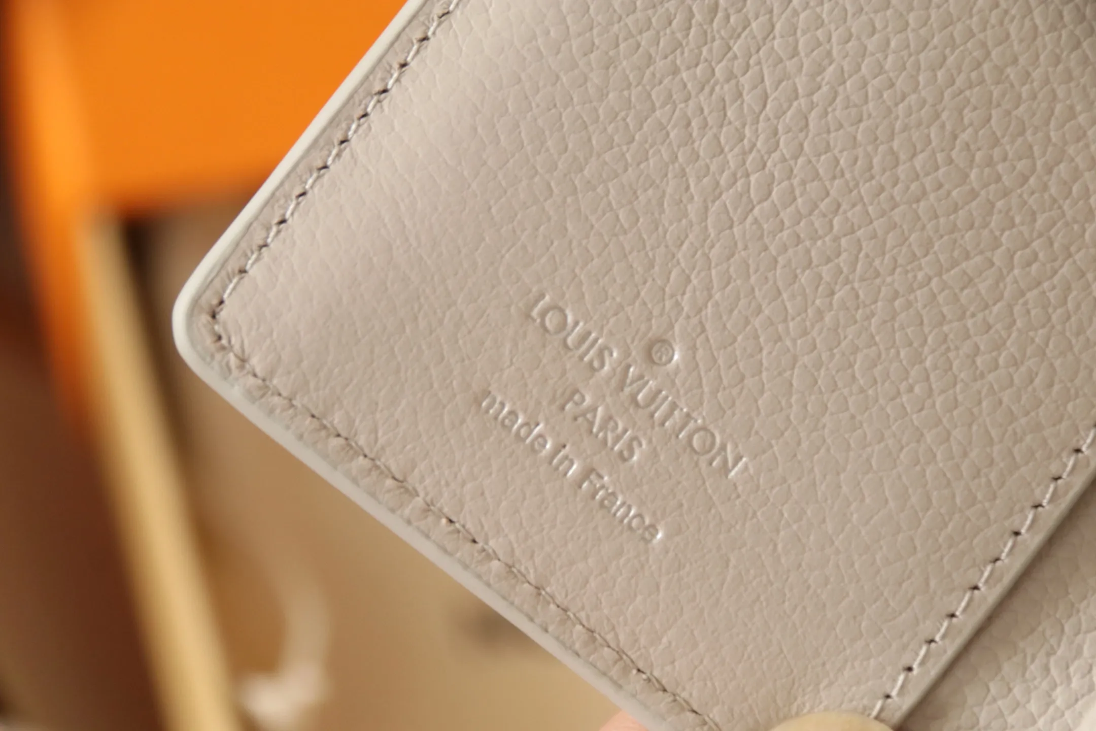 M14153 silk screen gray 💎P540 Cléa wallet is made of Monogram Empreinte soft grained cowhide and decorated with Louis Vuitton's iconic Monogram pattern. This model is known for its stylish design, which is both compact and spacious. It has an outer pocket, a zippered coin pocket, a note compartment and six card slots. Size: 11x8.5x3.5cm.