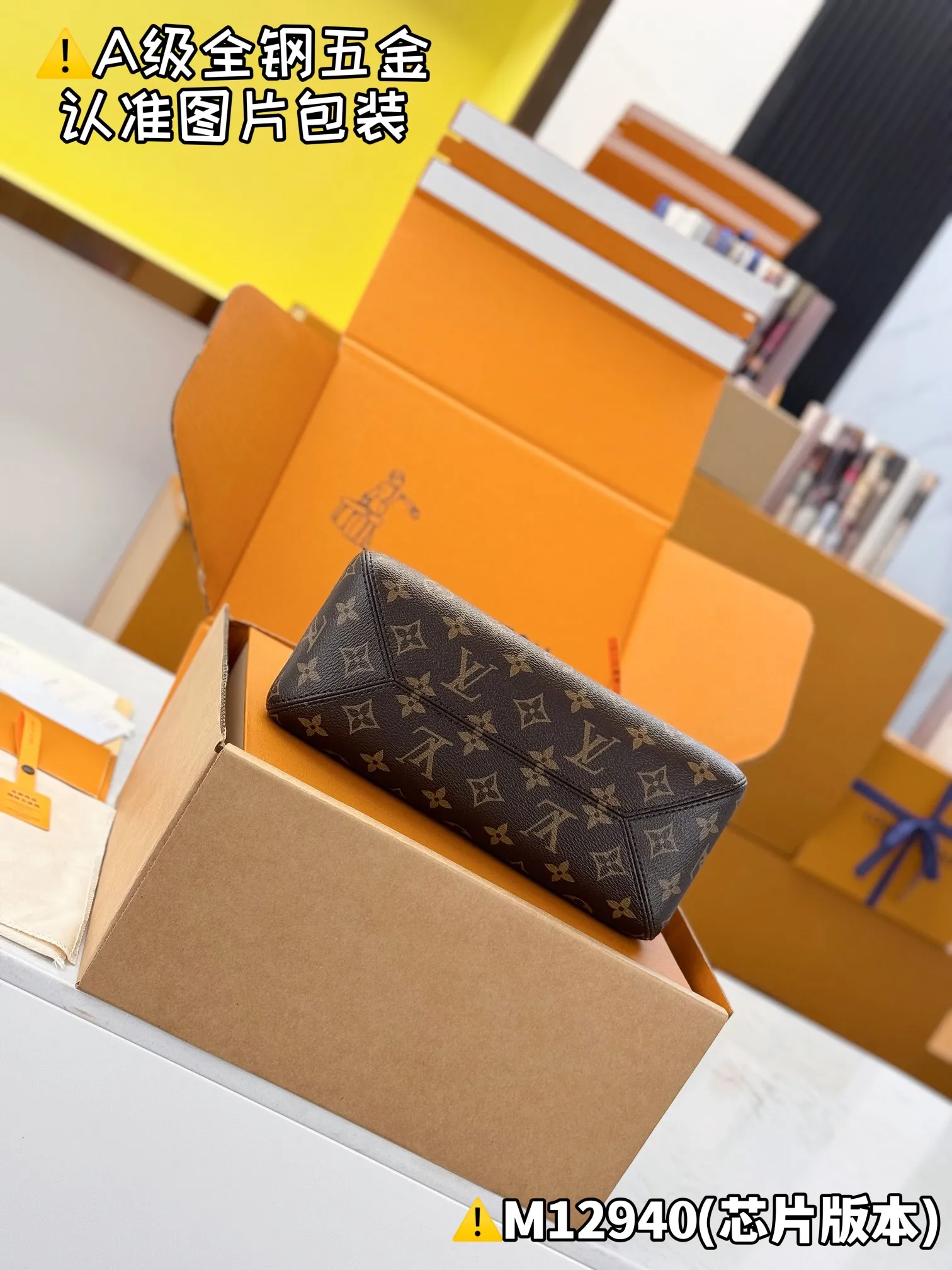 💰1440 [Genuine grade] [Super grade MB high elastic fabric] The Drop small handbag Model: M12940 Material: A+ grade all-steel hardware, imported high elastic fabric Packaging: Full set of special grade duty-free MB packaging Dimensions: 15 x 12 x 28 cm (height x width x length)