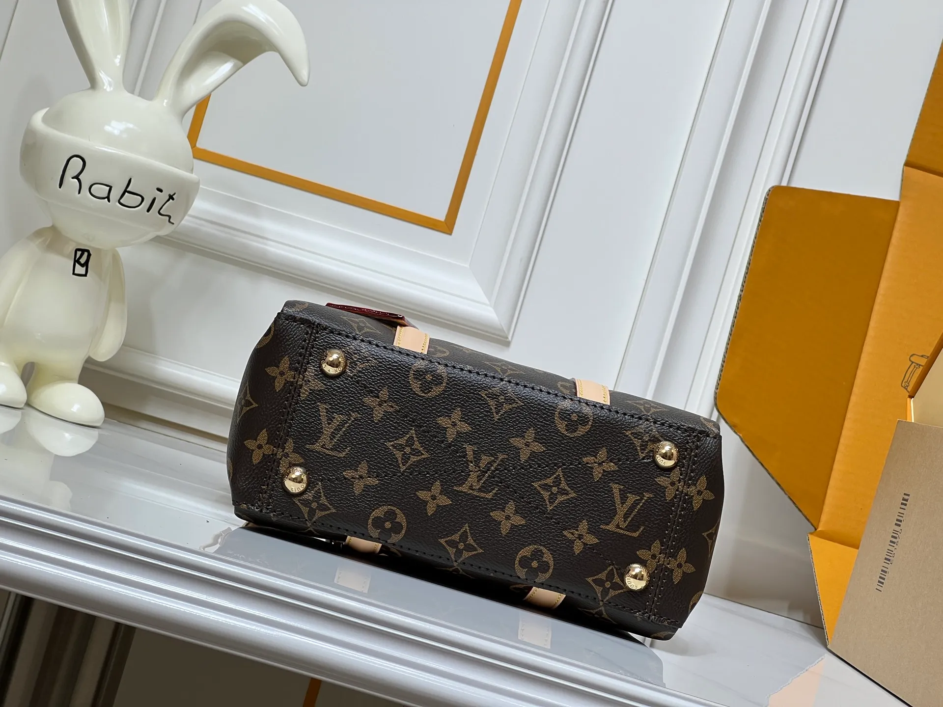 Batch 280💰Small size Upgraded original model Newly arrived OPEN HANDBAG handbag M44816 M44815 M44818 Black Pink Red Presbyopia Open Handbag Made of selected Monogram canvas, embellished with classic details, including side branches and two-sided textured leather trim, gold rivets and nails classic leather luggage tags, top handles and detachable and adjustable length shoulder straps. Large 35x24x15, small 29.0×19.0×10.0cm