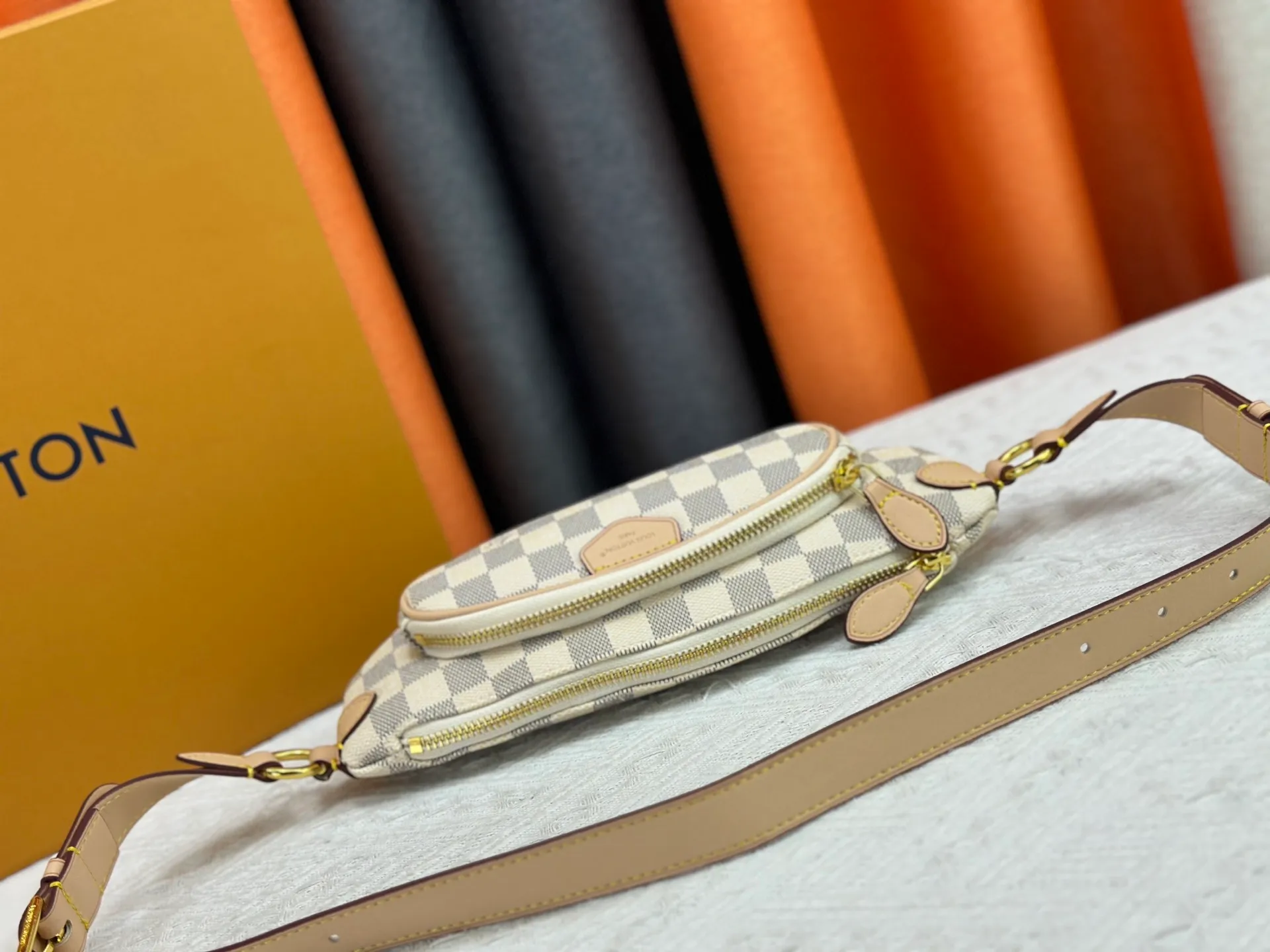 P220 upgraded original M14806 M00230 combines classic elements with new styles - checkerboard elements appear on dish-shaped waist bags and small square hand bags, which are both recognizable and fresh. Size 28-13-3