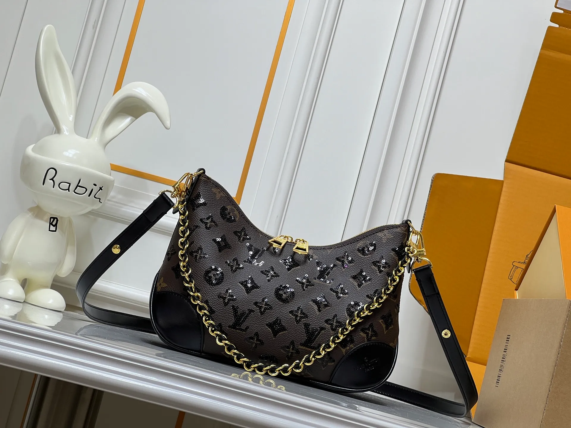 Batch 340💰Upgraded original M13224 M12930 M45832 M45831 Chain bag croissant series KOREA PRE-LAUNCH handbag This season's Boulogne bag uses Monogram Amprent leather material to reinterpret a symbolic design that can be used in multiple ways. Like existing designs made of canvas, various styles of items can be produced. Internal flat pocket that can store large-sized smartphones. A new version with a braided chain woven with gold hardware that creates a high-class and strong atmosphere. 16 x 9.5 x 29 cm.