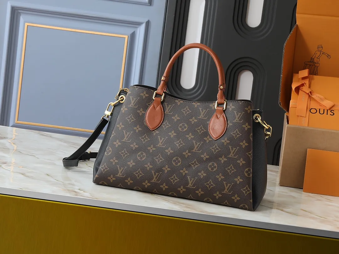 💰Large 150. Small 280💰Upgraded original M46508 M46507 black, off-white, latest model in 2025. This model is made of Monogram canvas with zipper design. The handbag is from the current season. It is made of cow leather to create a soft and ample storage space. It is equipped with leather handles, leather and detachable shoulder straps. It can be switched between handbag, elbow and crossbody. Length, height and width Large size: 36✘25✘15 Small size: 26✘20✘10