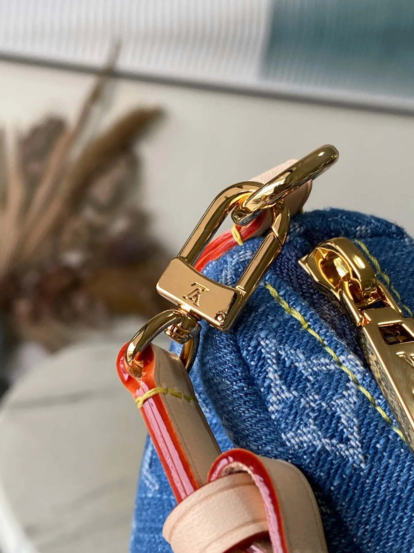 💰740 Top original order M13571 Pochette Valley handbag is made of Monogram cotton denim, with contrasting cow leather trim and dazzling metal parts, giving the classic design a modern style. Remove the handle and transform it into a clutch. Dimensions: 21 × 15 × 7 cm